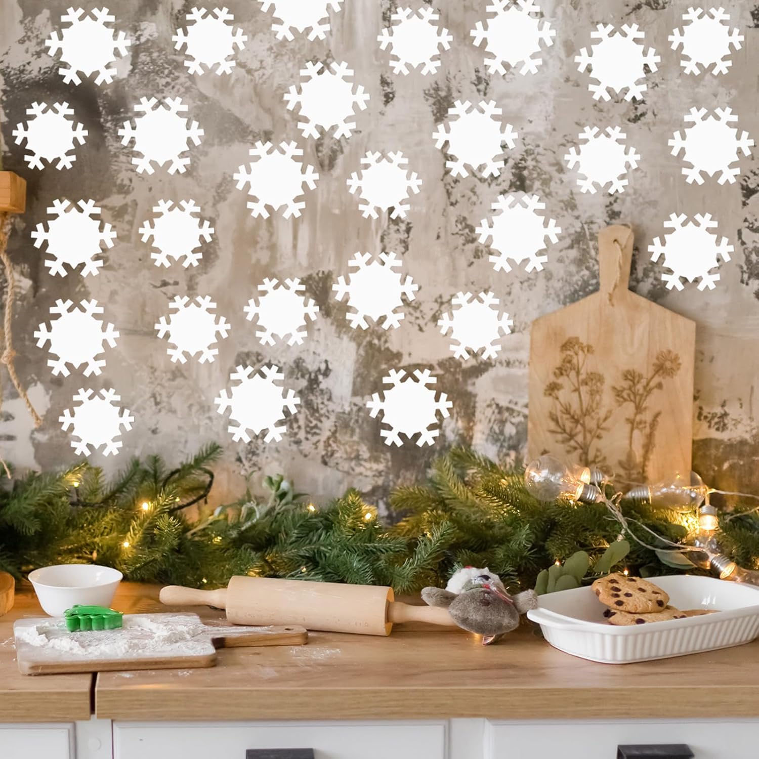 Domensi 720 Pcs Snowflake Paper Cutouts 3In 4In 5In Winter Snowflakes Shapes Die Cuts Snowflakes Bulletin Board Decoration for Party Office Home DIY Craft Supplies(White)