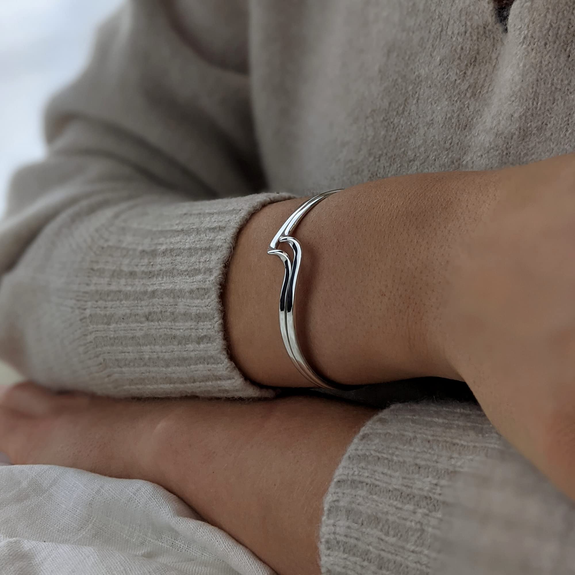 Silverly Bracciale Rigido Ondulato in Argento Sterling 925 per Donna | Bracciale Rigido Moderno a Doppia Fila con Motivo Ondulato | Bracciale Curvo Spesso | Gioielli Scultorei Minimalisti ed Eleganti