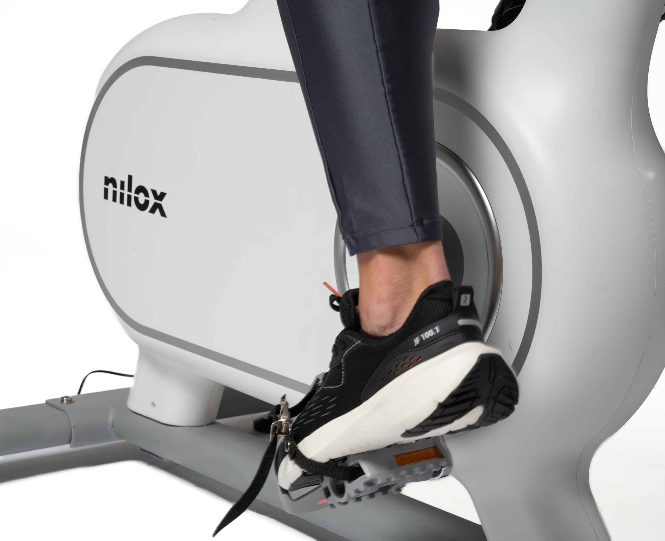 Nilox Indoor Bike XB1, Cyclette da Casa con 24 Livelli di Resistenza, Freni Magnetici, Volano da 6 kg, Supporto per Display, Smart Selector e Facile da Spostare per Home Fitness