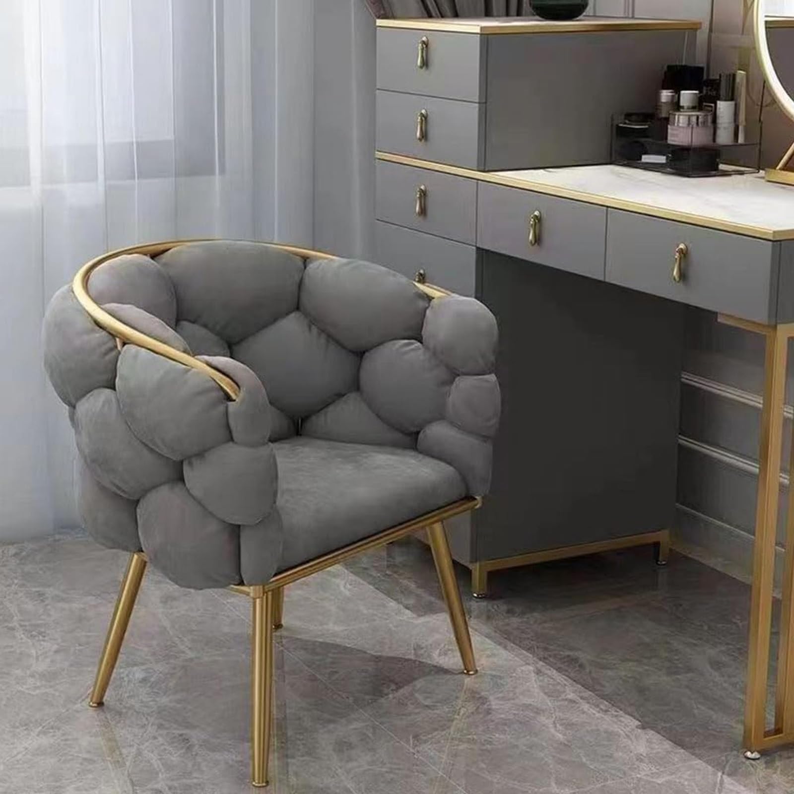 Chaise en velours rembourrée et confortable à pieds en métal