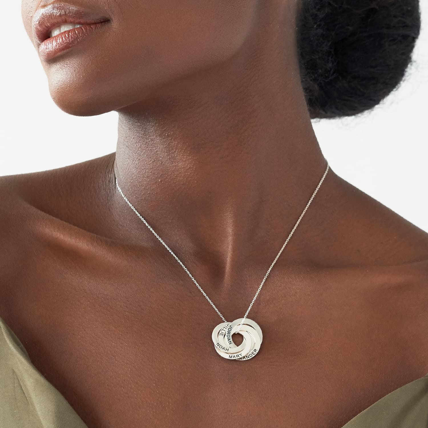 MYKA – Collana con anello russo e cerchio rotondo con 4 anelli ad incastro, ciondolo inciso, gioiello personalizzato, regalo per donne, regalo per la festa della mamma