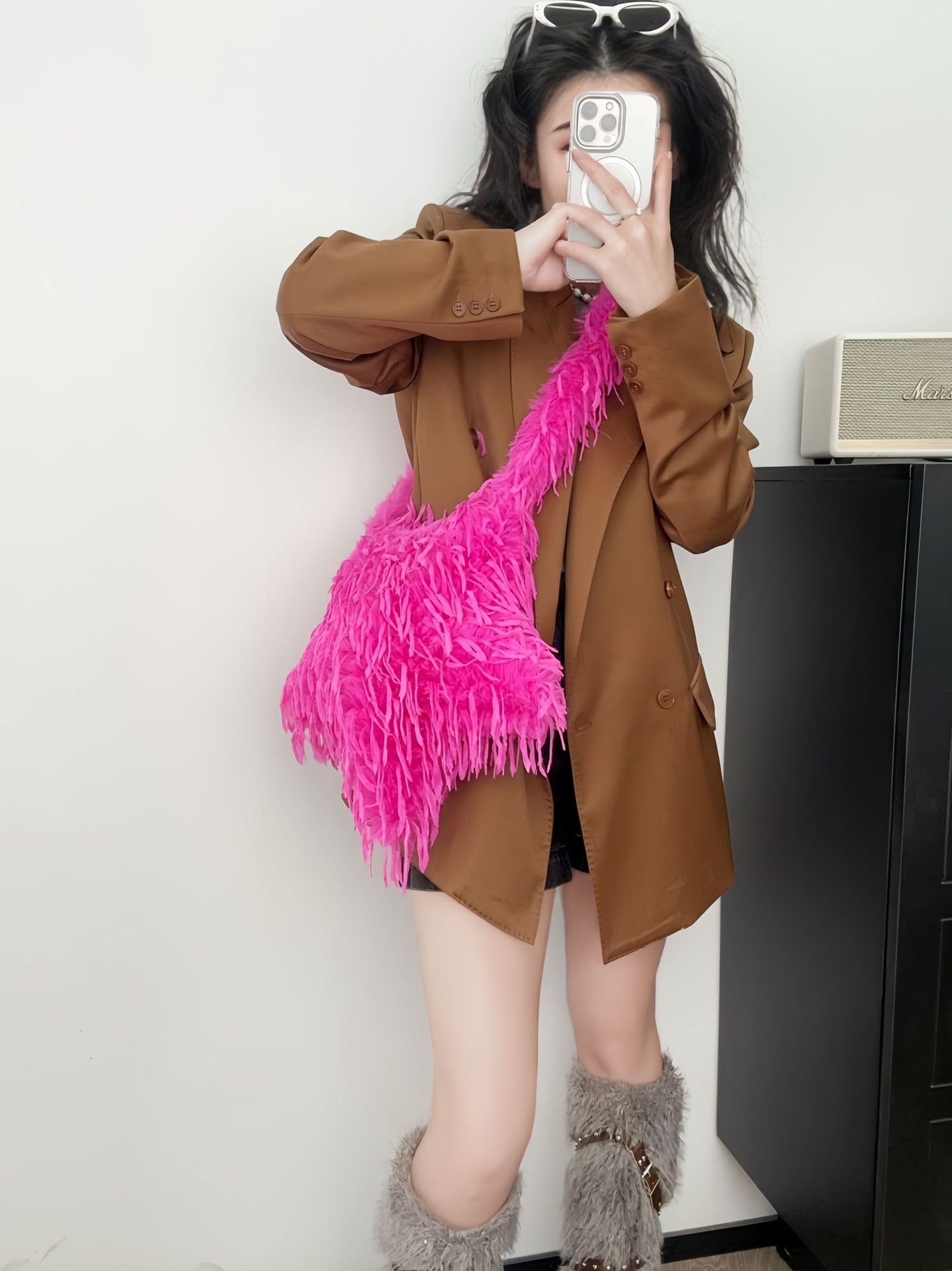 GESALOP 2024 New Y2K Star -shaped Bags Women's Faux Fur Fuzzy Hobo Bag Furry Crossbody Purse Grunge Bag (Rose red)