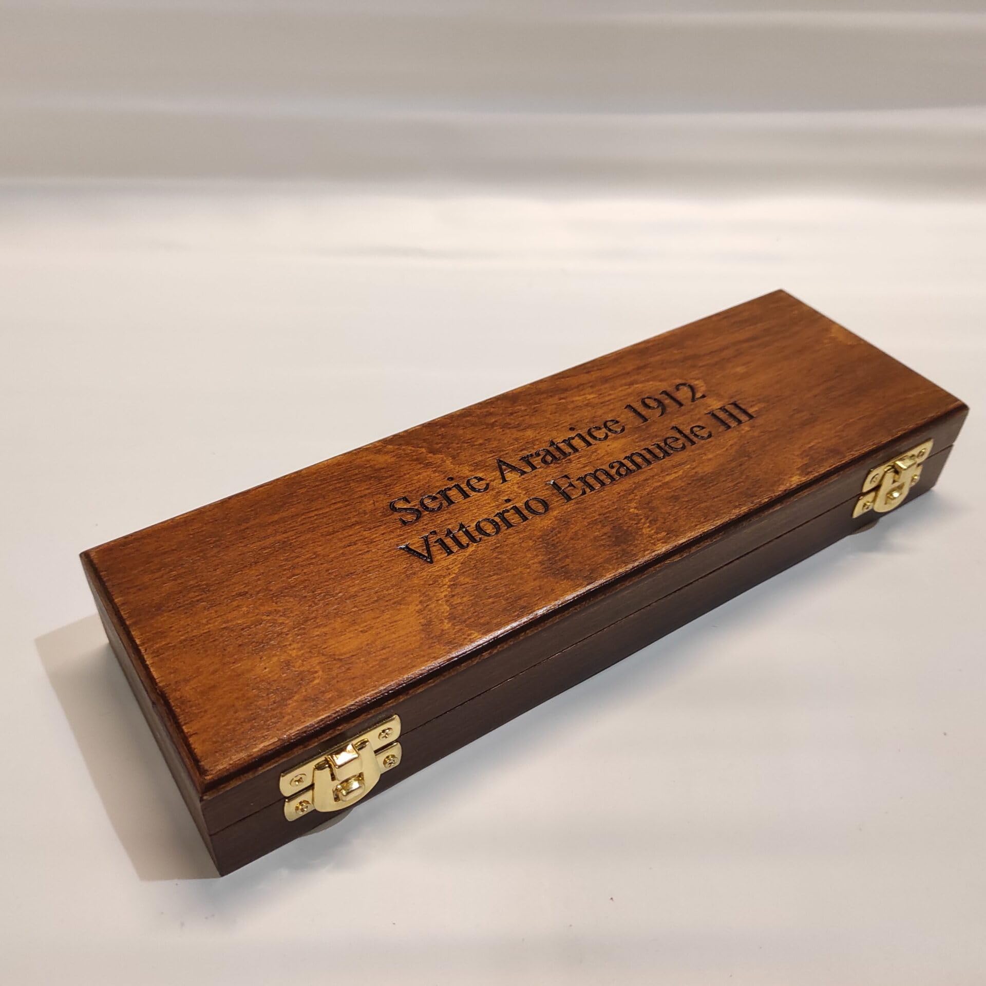 Cofanetto per monete da collezione serie Aratrice 1912 Vittorio Emanuele III, legno massello e velluto, 4 scomparti, artigianale Made in Italy – Coins&More
