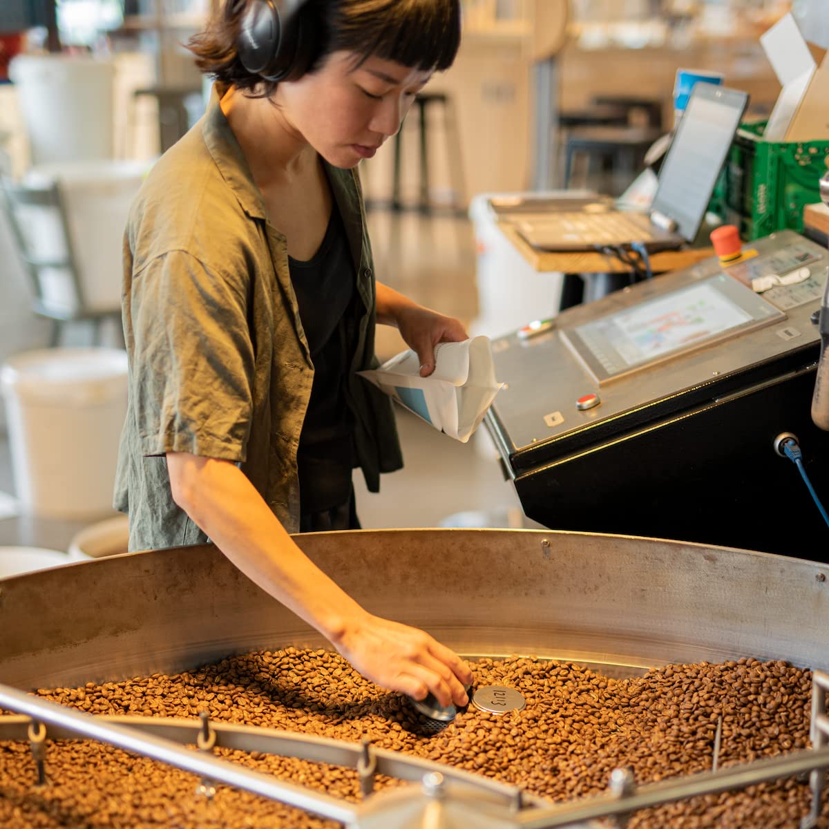Indien Little Flower Espresso | 1 kg całe ziarna | sprawiedliwe i zrównoważone | świeżo palone | 100% ziarna kawy Arabica | specialty coffee | 19grams Kawa palona