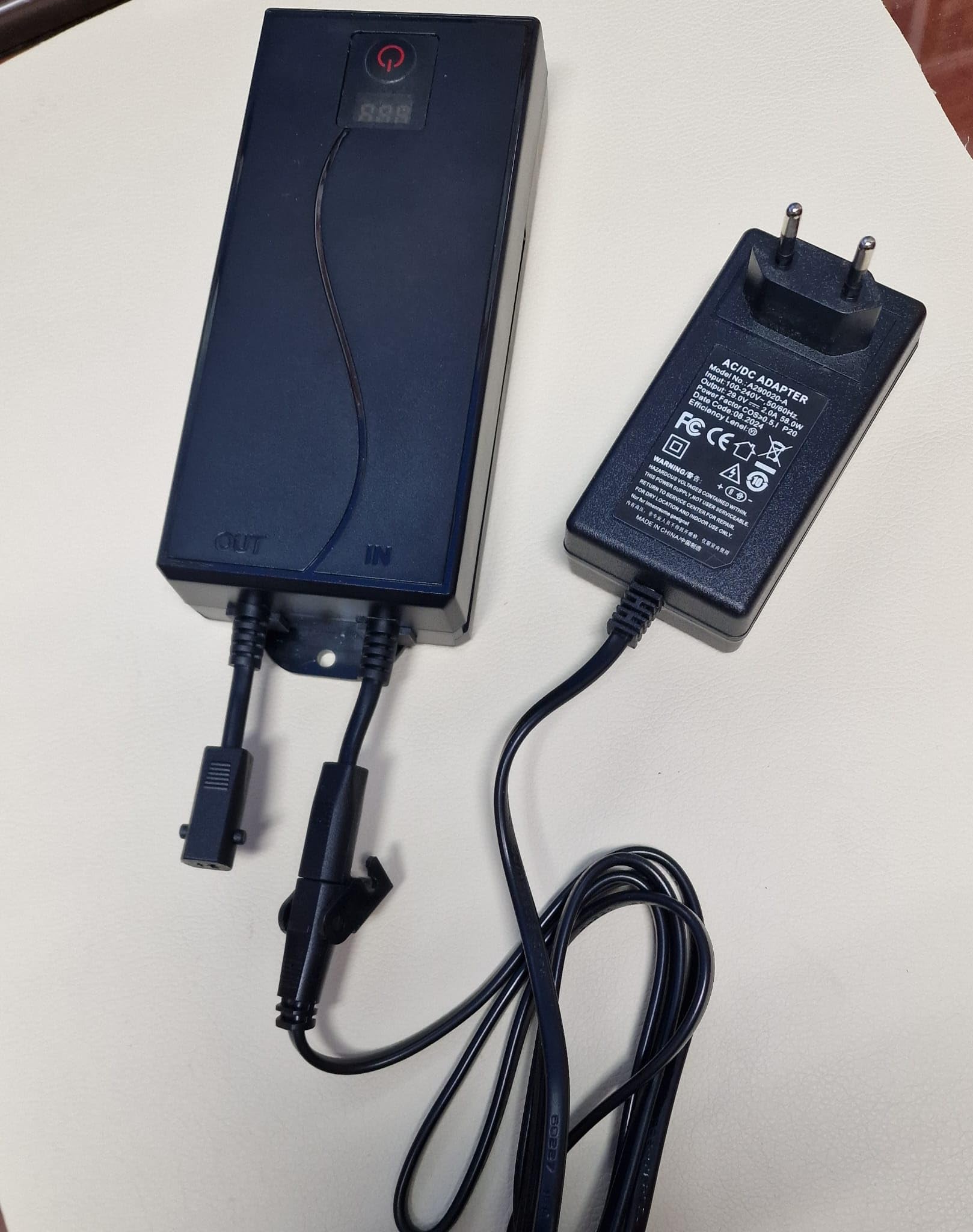 Batteria ricaricabile esterna+unità di ricarica (cellulari) per divani, poltrone Relax a motore + trasformatore alimentatore a parete