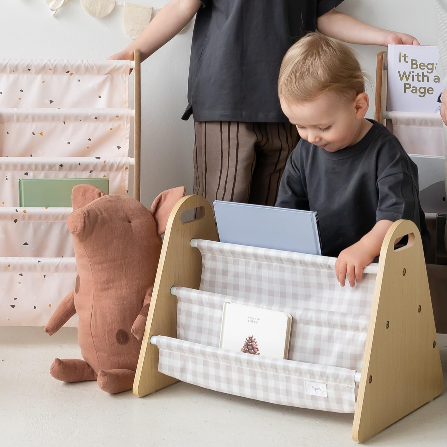 3 Sprouts Bibliothèque Enfant Double Face - Rangement Livre Enfant - Portable Petite Bibliothèque Livre - Étagère Enfant - Bibliothèque Bébé Montessori - Meuble pour Chambre d’Enfant, Vichy Beige