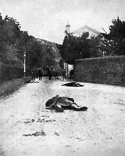 Domingo sangriento de 1920 Na herido cadete británico (en primer plano) y dos de los tres republicanos irlandeses asesinados en la sangrienta