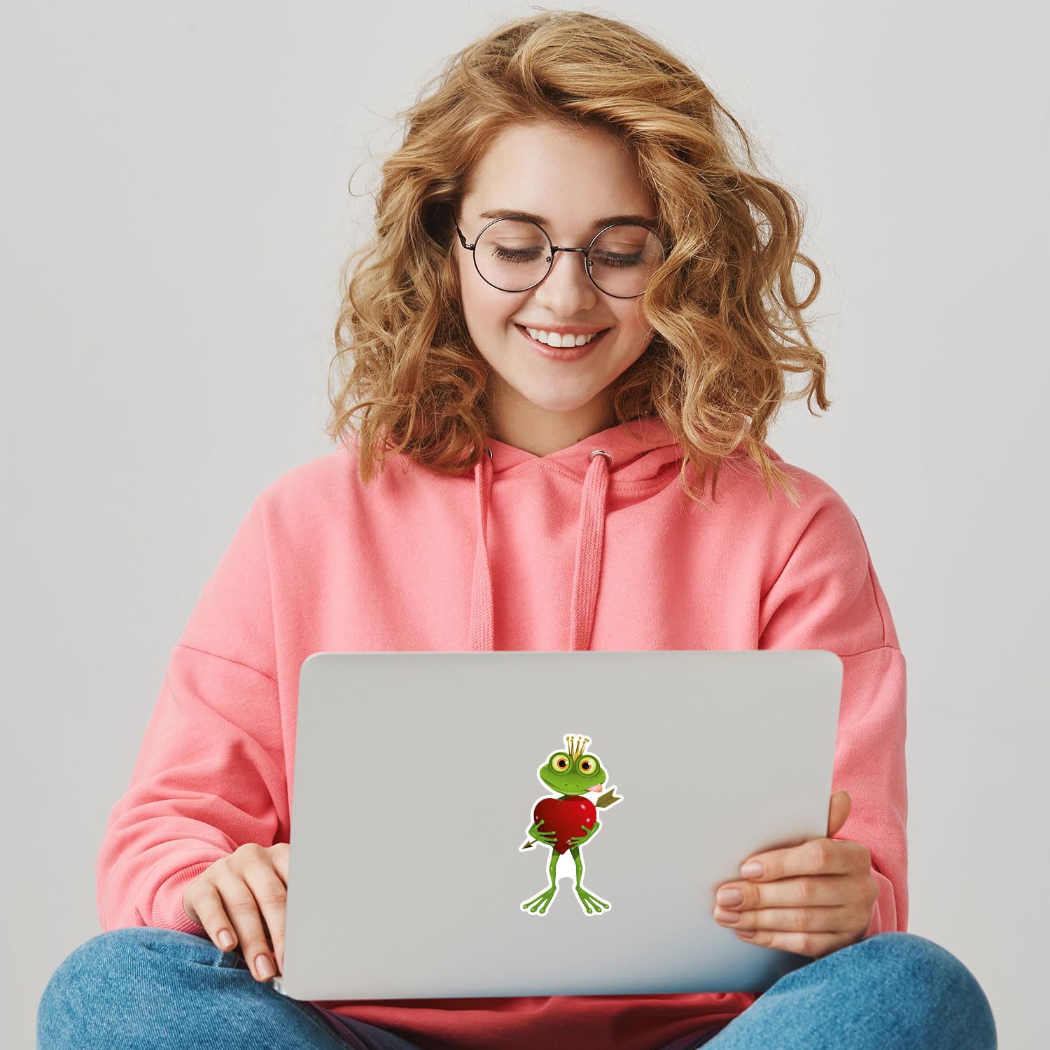 Autocollant Grenouille Amoureuse - 10x5.6cm - Résistant UV - Pour Voiture, Laptop, Frigo