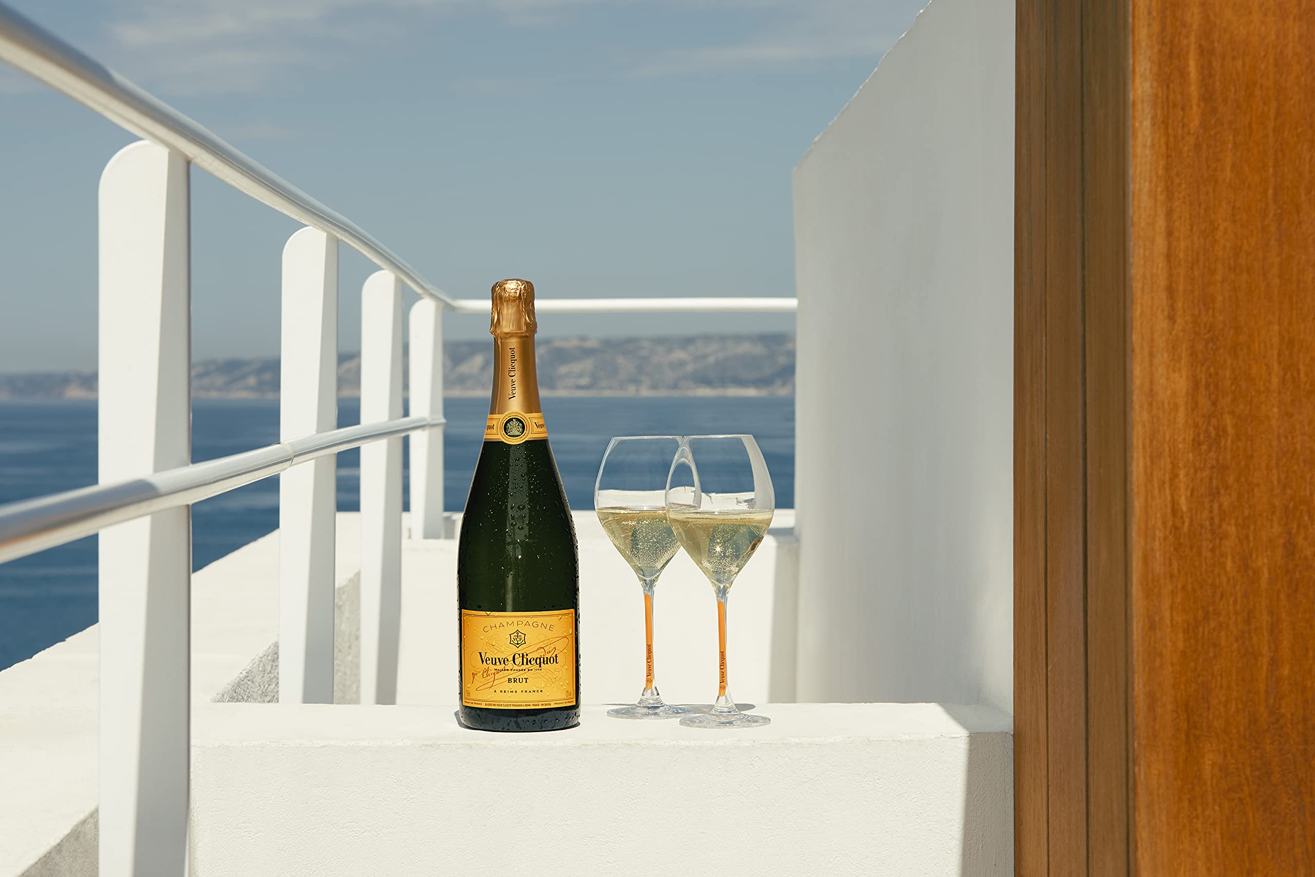 Amazon.co.jp: ヴーヴ・クリコ イエローラベル ブリュット  