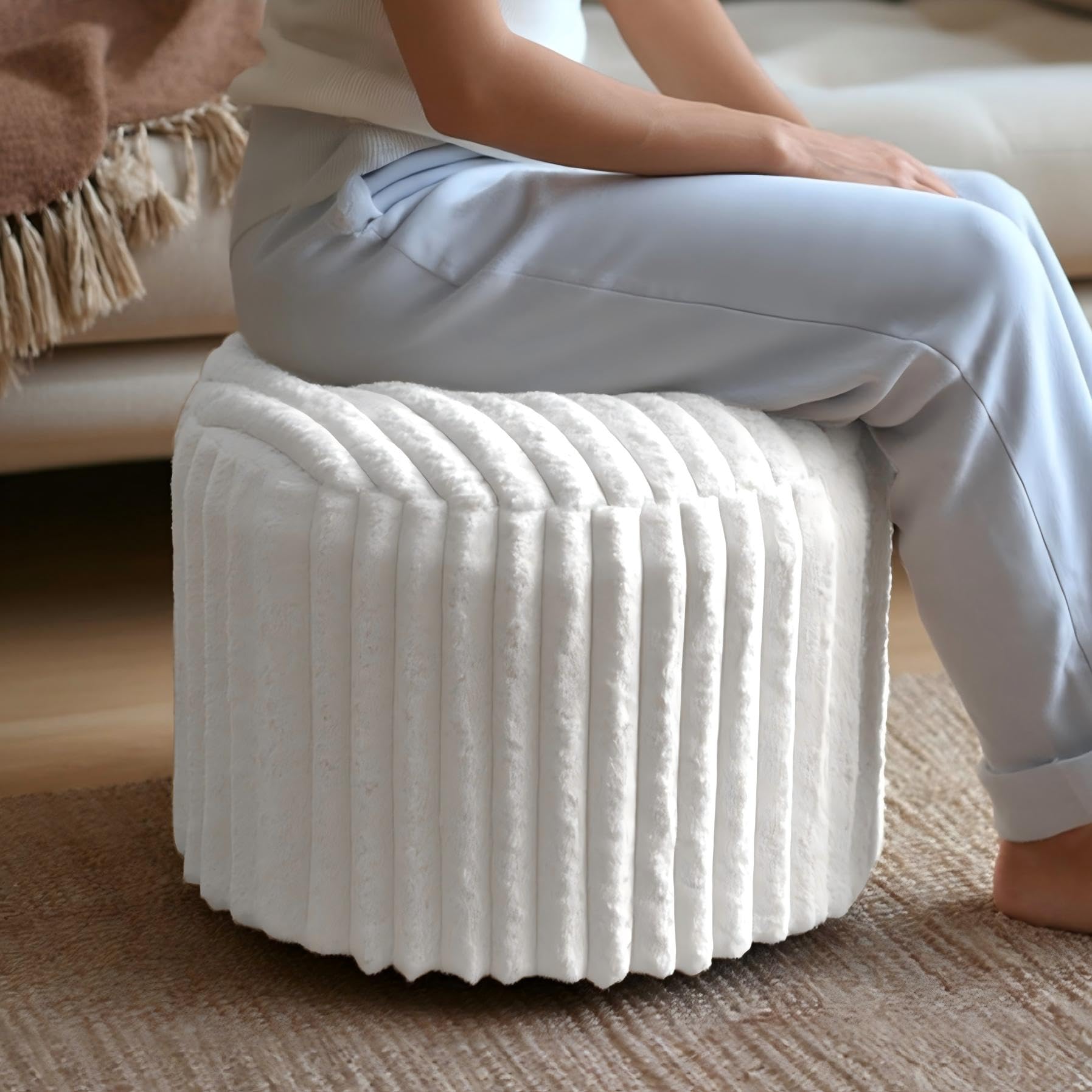 DAWNYIELD Round Footstool Bean Bag, Faux Fur Pouffe with Foam Chunk Filling, Pouf Ottoman Stuffed Round for Foot Rest, Dressing Table Stool, 38x50 cm Footstool for Living Room, Bedroom, White