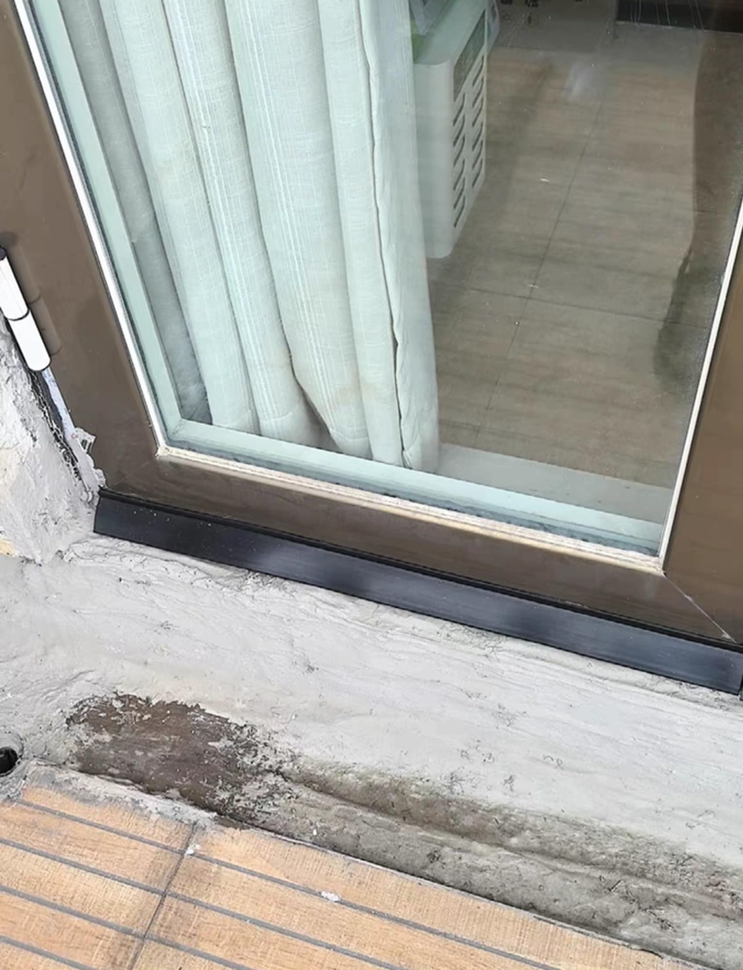 Bariera przeciwdeszczowa do okien, wodoodporny pasek uszczelniający - deflektor wody deszczowej do zewnętrznych podpór i ramy okiennej, skuteczna bariera 400 cm (13,1 cala) przeciw ref