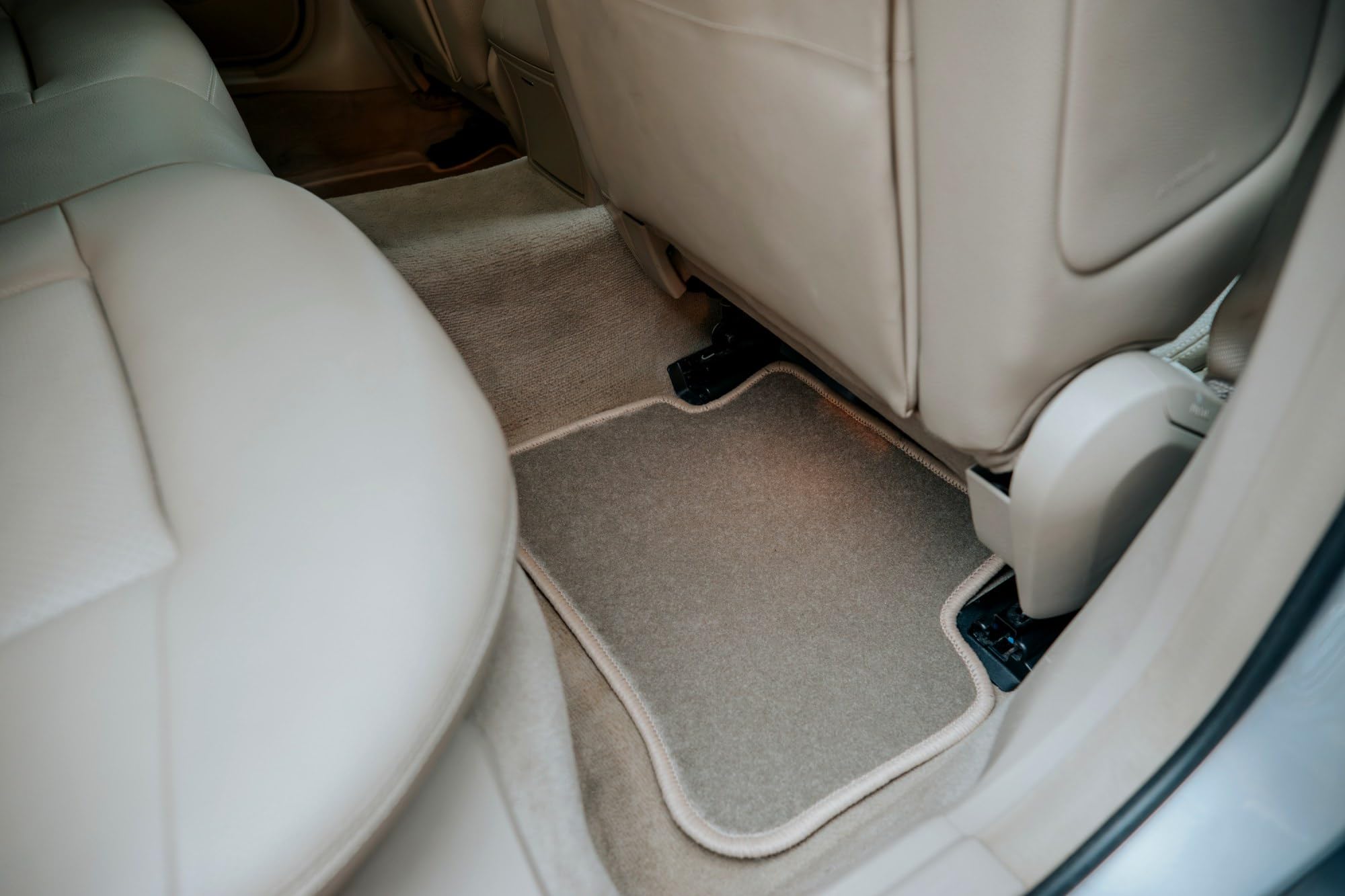 Alfombrillas de Terciopelo Beige para Coche, diseñadas para: Peugeot 308 II (2013-) Combi, SW 4 Piezas