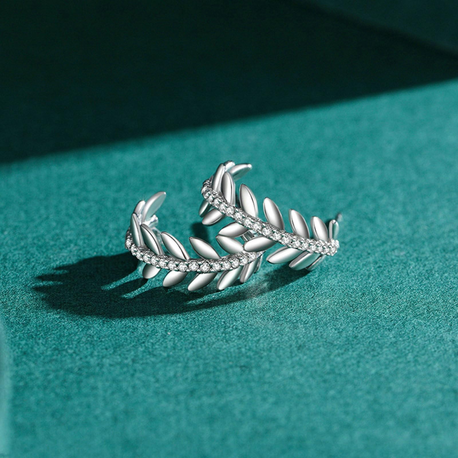 Pendientes de tuerca de oro blanco de 9 quilates, 14 quilates, 18 quilates, para mujer, hojas con diamante, sin níquel, para dama de honor