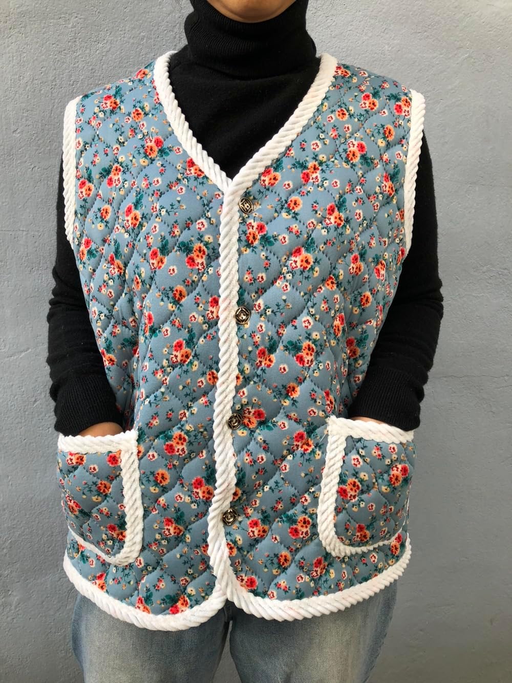 Korean Fashion, Kimchi Kimjang vest, Retro Granma fashion, Korean wannabe MZ fashion, Popular K fashion vest, Korean Winter, Halme, Floral patten with red,pink,blue,purple,grey. (Random)