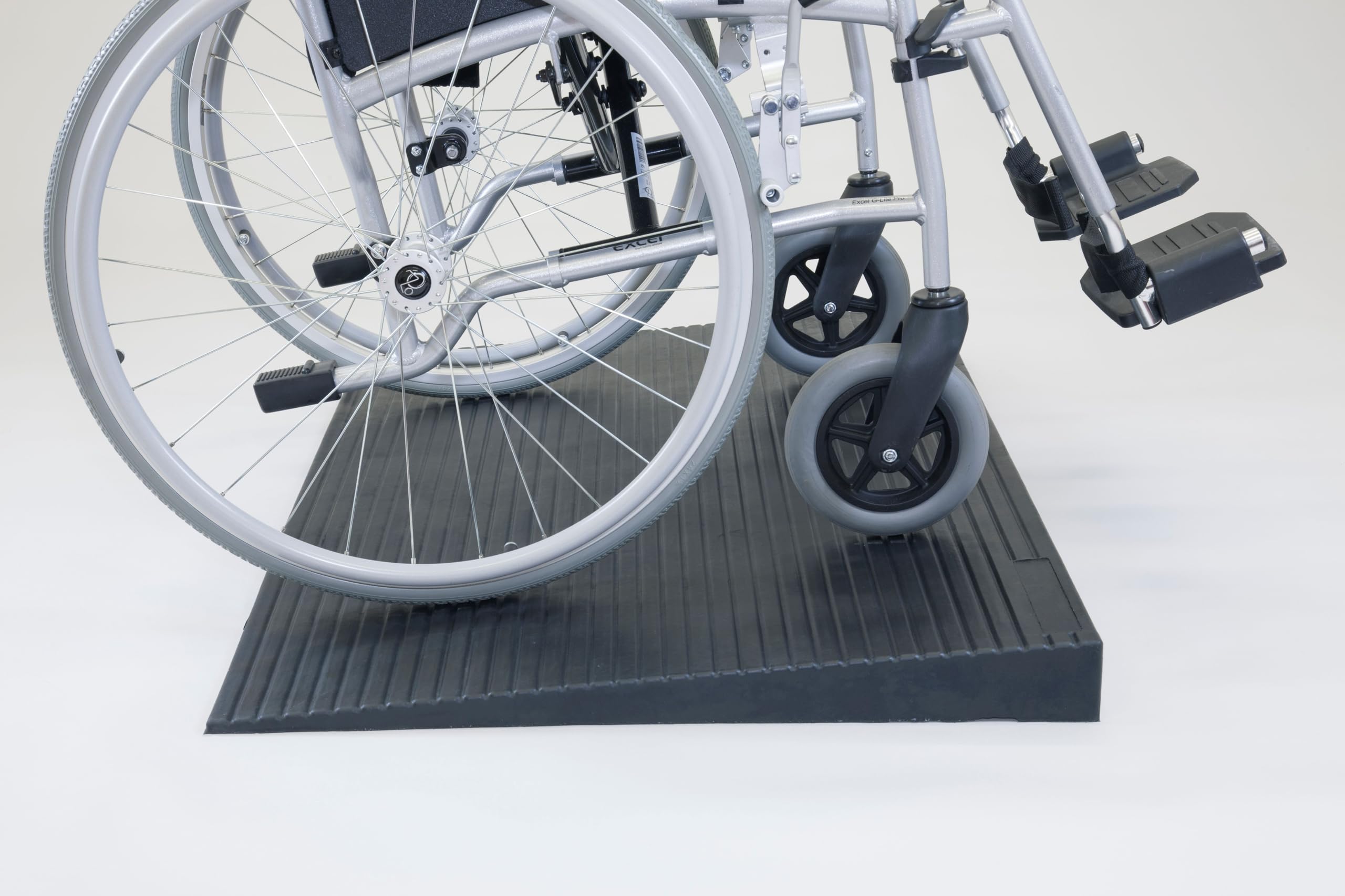 The Ramp People Rubber Threshold Ramp 1Cm10Cm (4Cm) 1000Kg Capacity Wheelchair Ramp Kerb Ramp from B&Q