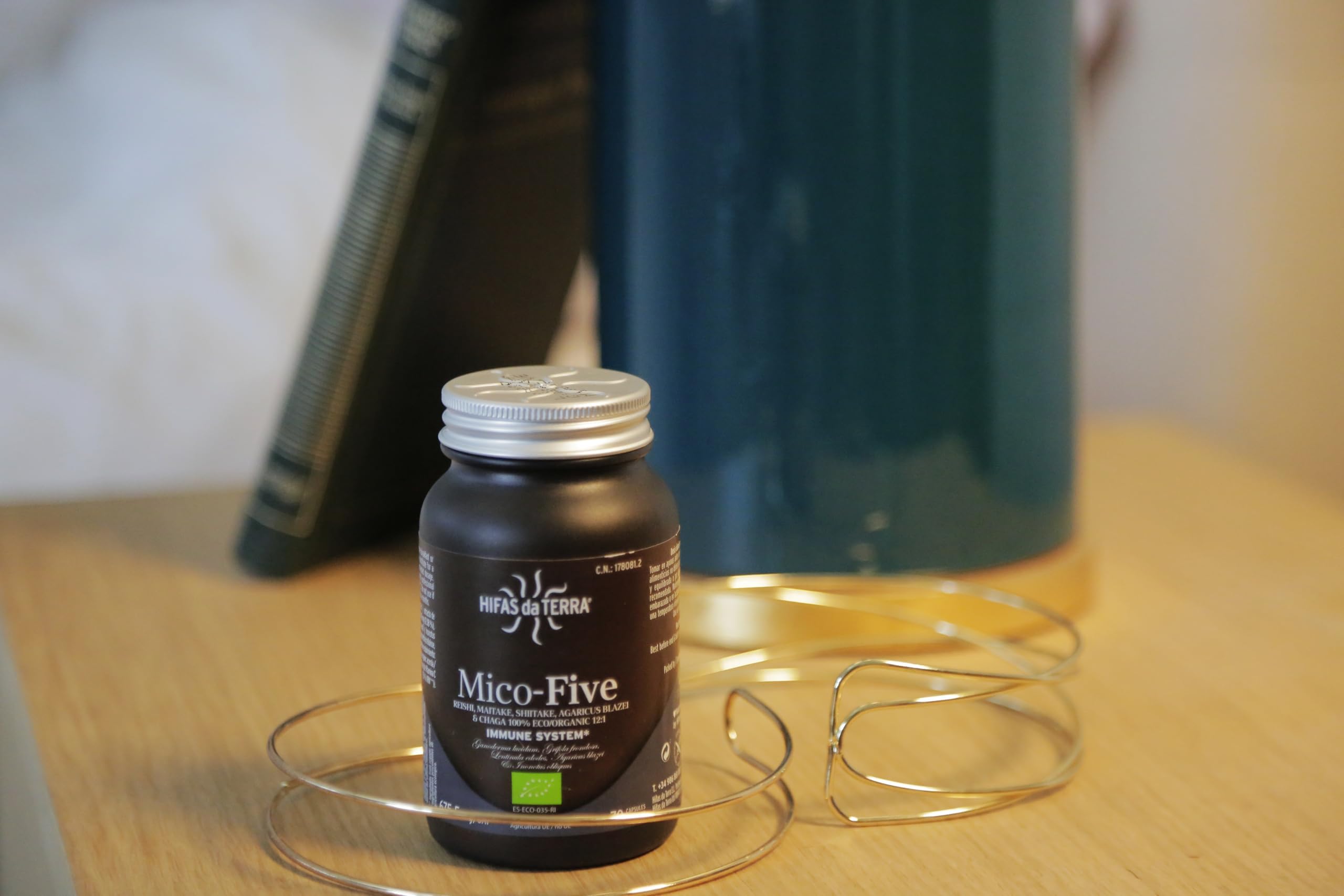 HIFAS DA TERRA - Mico-Five - Extracto Puro de Reishi, Maitake, Shiitake, Champiñón del sol y Chaga con Vitamina C - Refuerzo inmunitario natural - Extracto de Hongos - Refill 60 Cápsulas