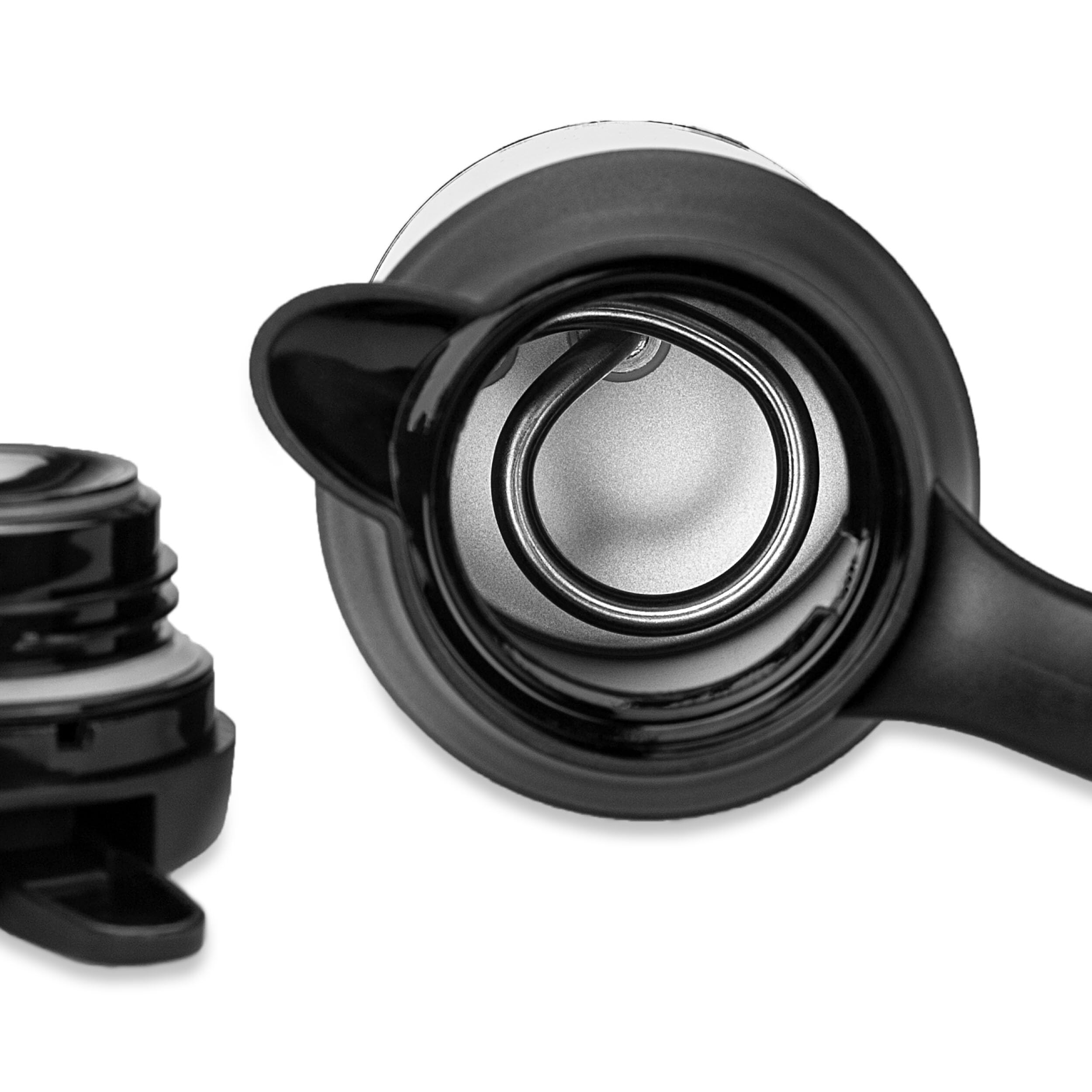 HEYNER® Wasserkocher Auto ThermoVar Black Edition 700ml 12V Tasche Becher | 120 W Leistung Warmhaltefunktion 25 min Kochzeit doppelwandig isoliert Gummidichtung Zigarettenanzünderstecker Stahl silber