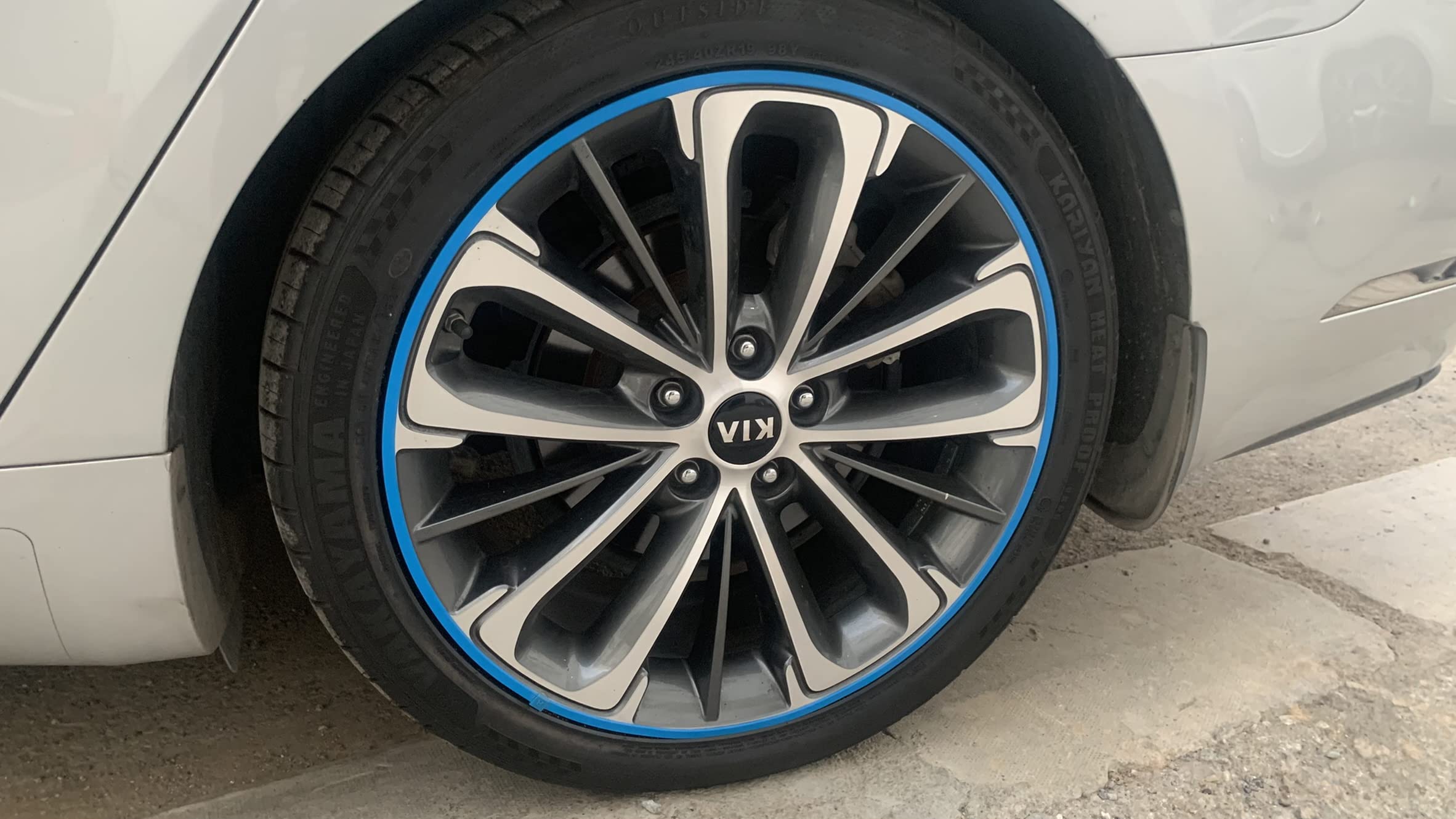 Osłona felgi ze stopu RS-1, czarna, uniwersalne dopasowanie - średnica do 56 cm