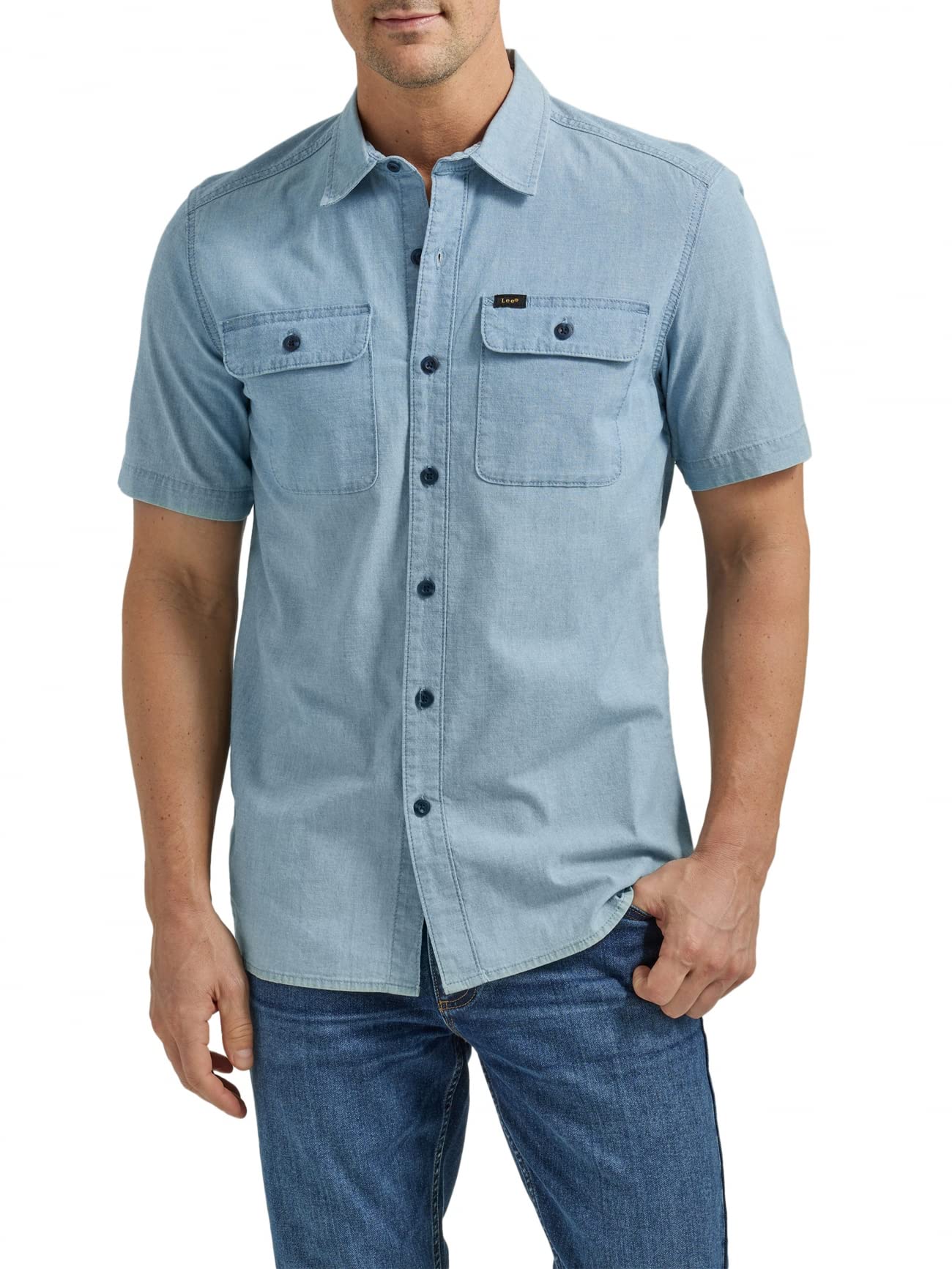 Lee Men's Extreme Motion All Purpose Classic Fit Short Sleeve Button Down Worker Shirt, Light Wash Chambray, 34/36
