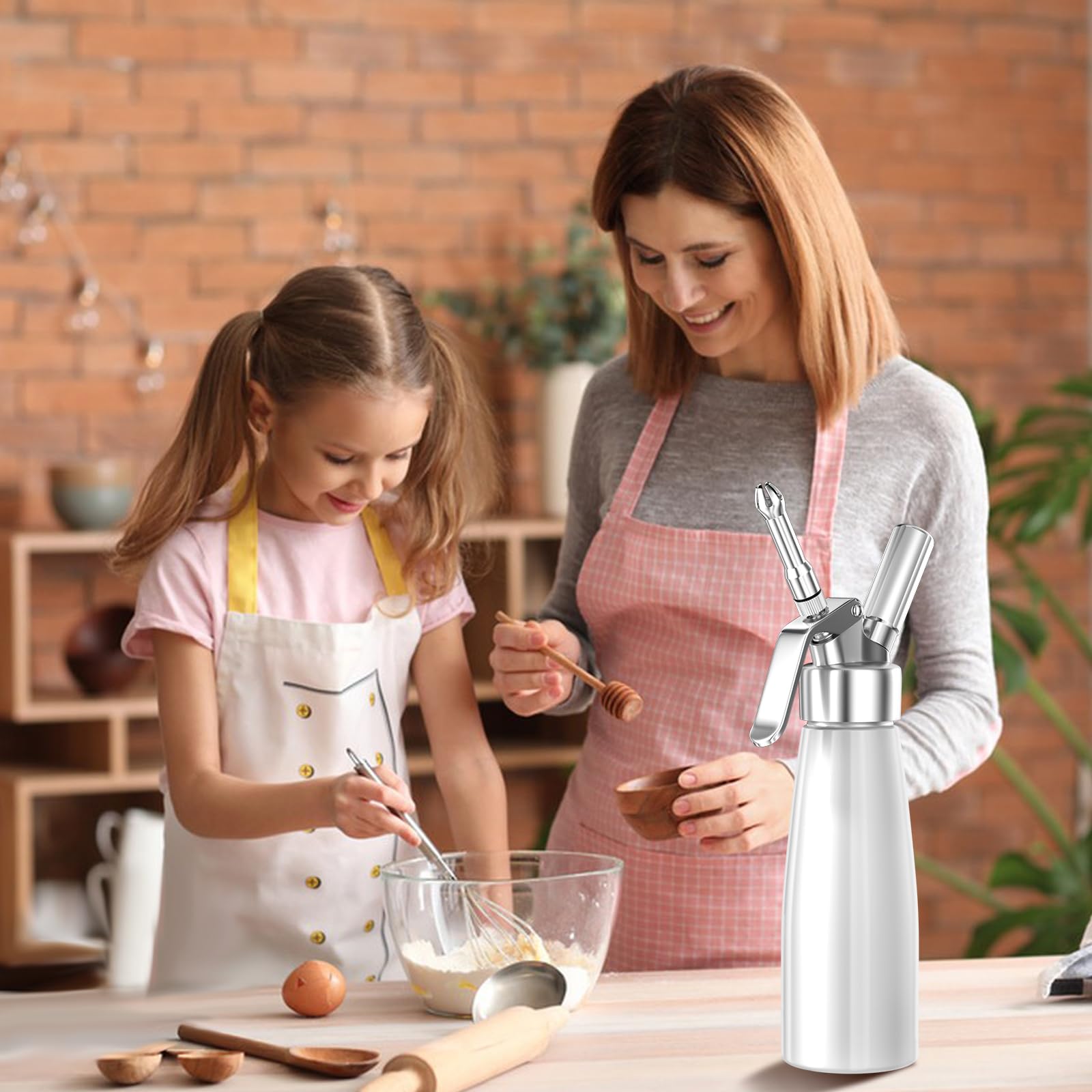 Newaner 500ml Sifone Panna Montata, sifon da Casa e Cucina Alluminio con 3 Ugelli in Acciaio Inox e 1 Spazzola da Pulizza, per Decorazione Torte di Compleanno Pasticceria Panna Gelato e Dessert