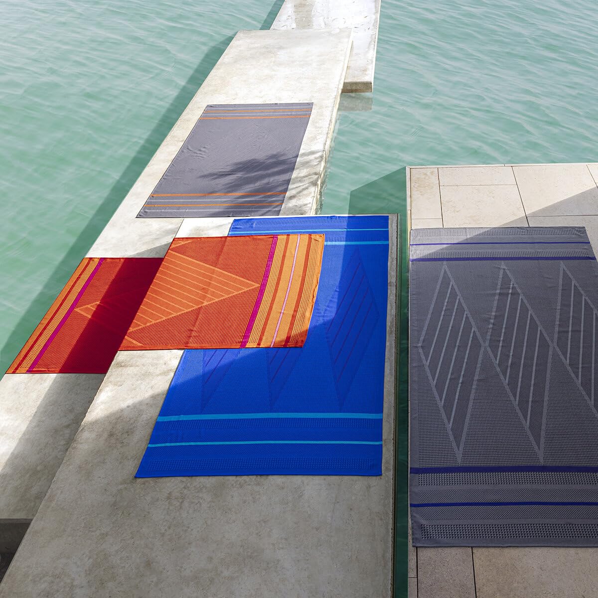 LE JACQUARD FRANÇAIS Serviette de plage Sable Club Voile Sablenoir en coton 100 x 200 cm