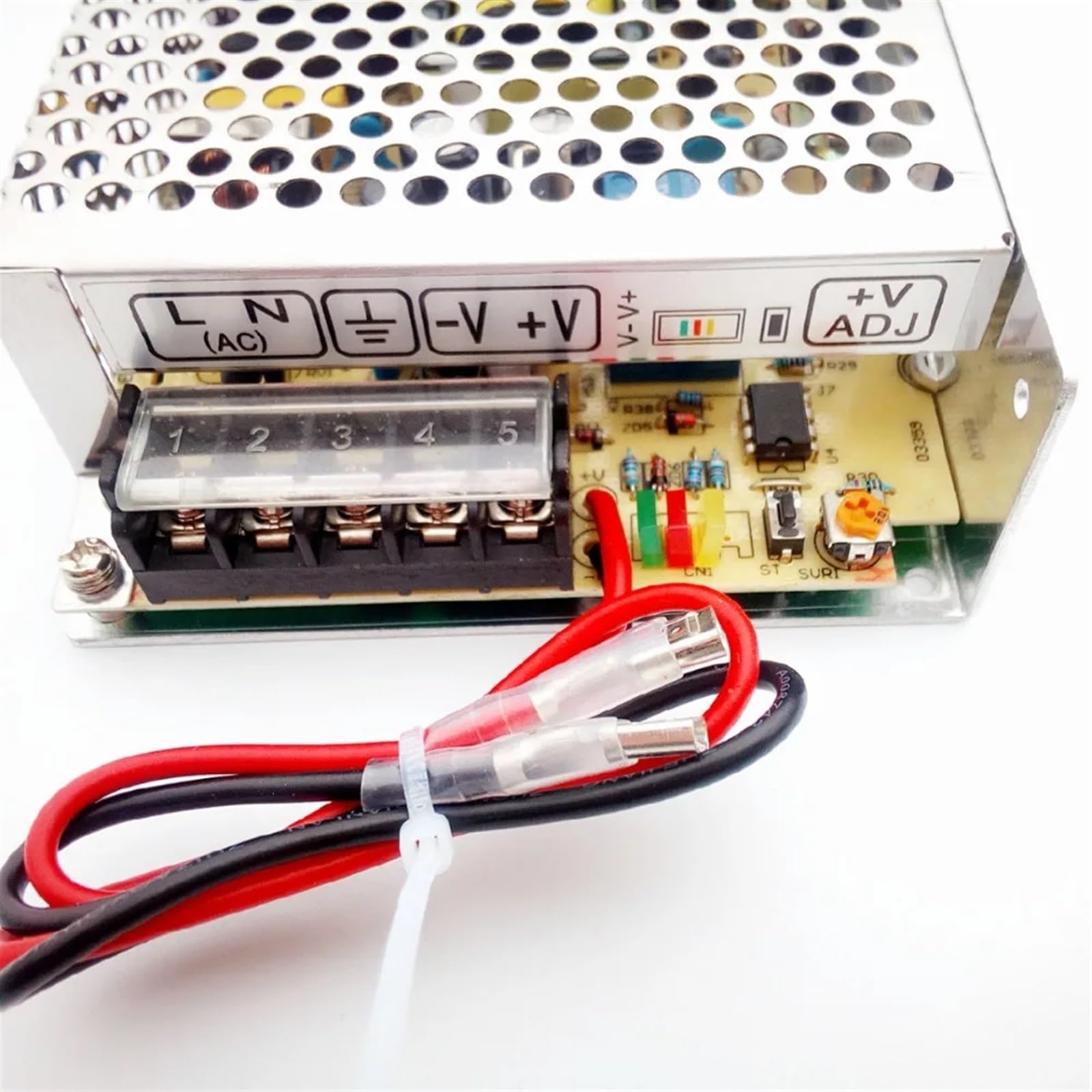 Uniwersalny zasilacz impulsowy 60 W 24 V z funkcją ładowania i zasilaczem UPS do ładowania akumulatora.