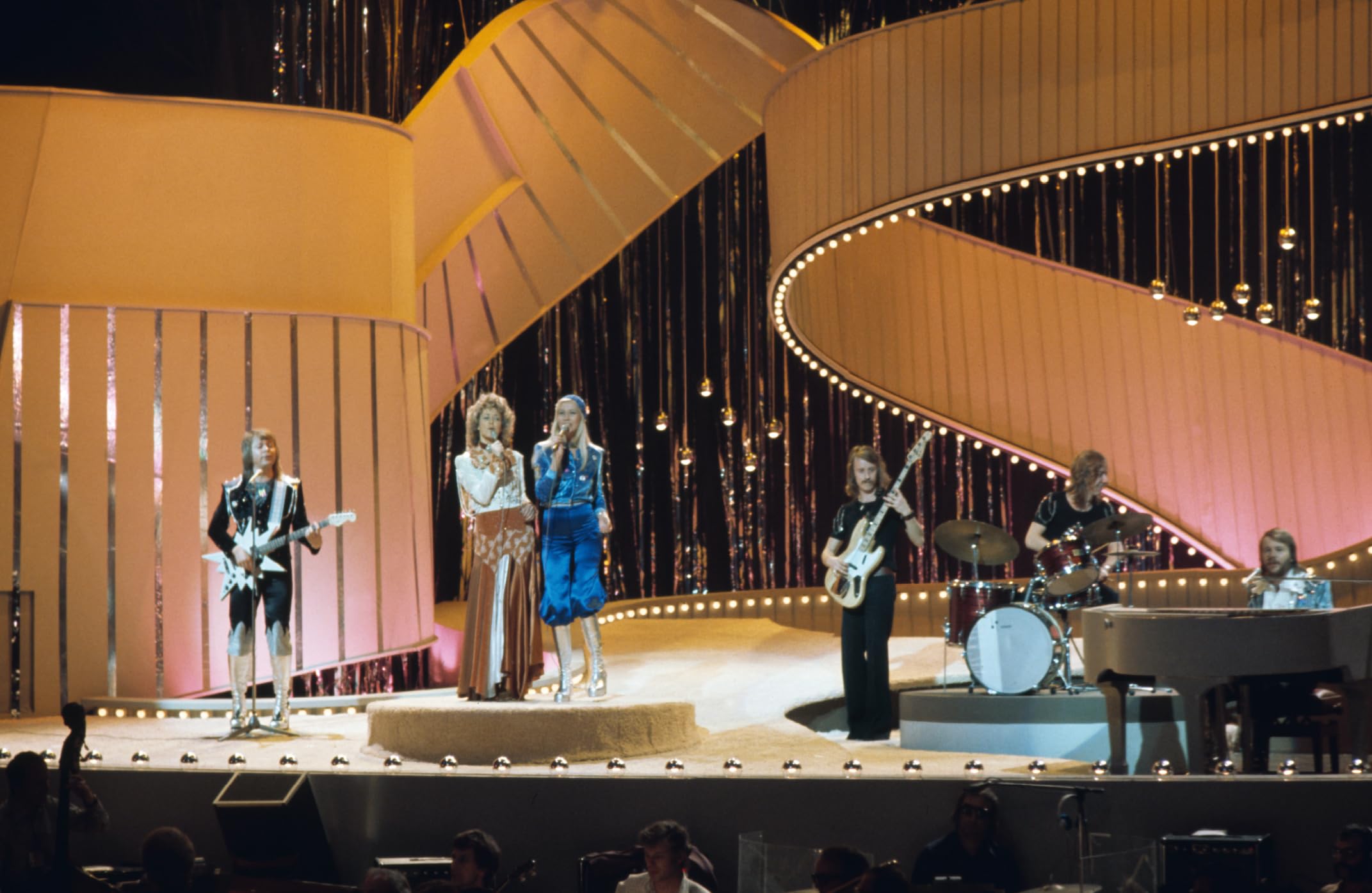 Eurovision: The Official Visual History, Celebrating Seventy Years of Eurovision (BBC Books)