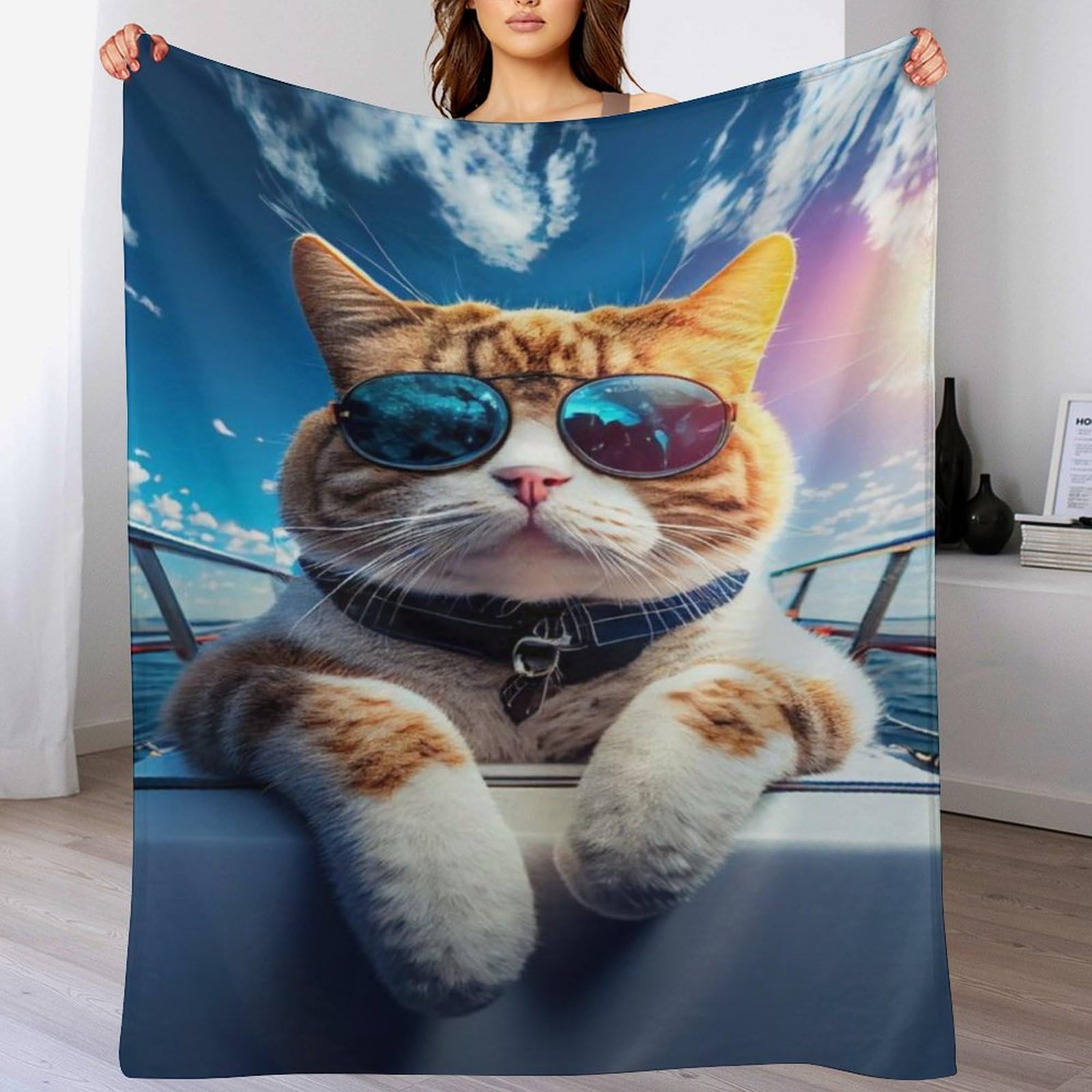 Couverture chat polaire contre le froid sur le canapé ou au lit
