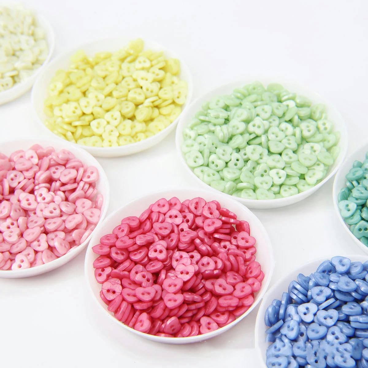 Lot De 50 Boutons Rouges 6mm - Formes Variées (cœur, étoile, Etc.) - 2 Trous - Pour Scrapbooking Et Couture