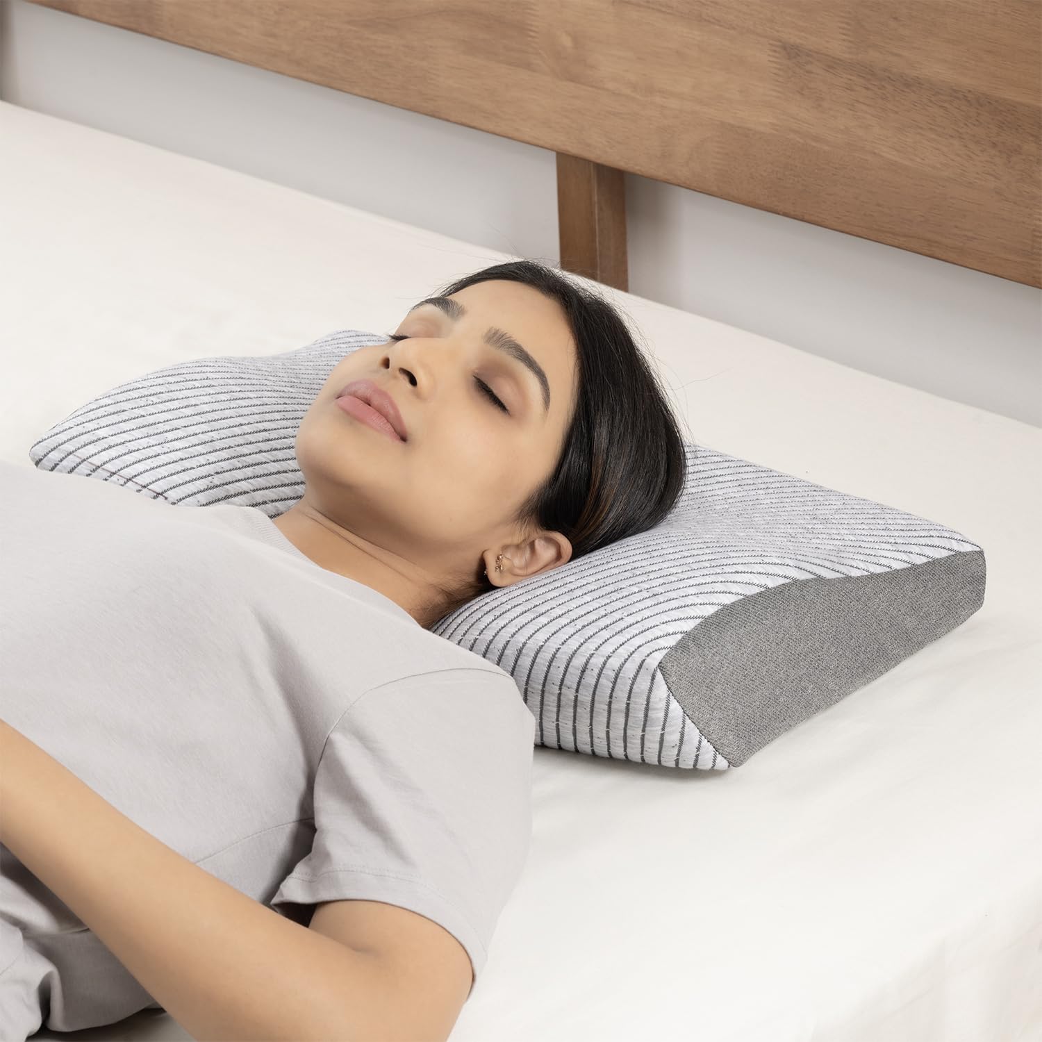 Wakefit Orthopedic Cervical Pillow | Memory Foam | Small (19.5x11.5x4 Inches) | Neck & Shoulder Pain Relief | Machine Washable Cover | Light Grey