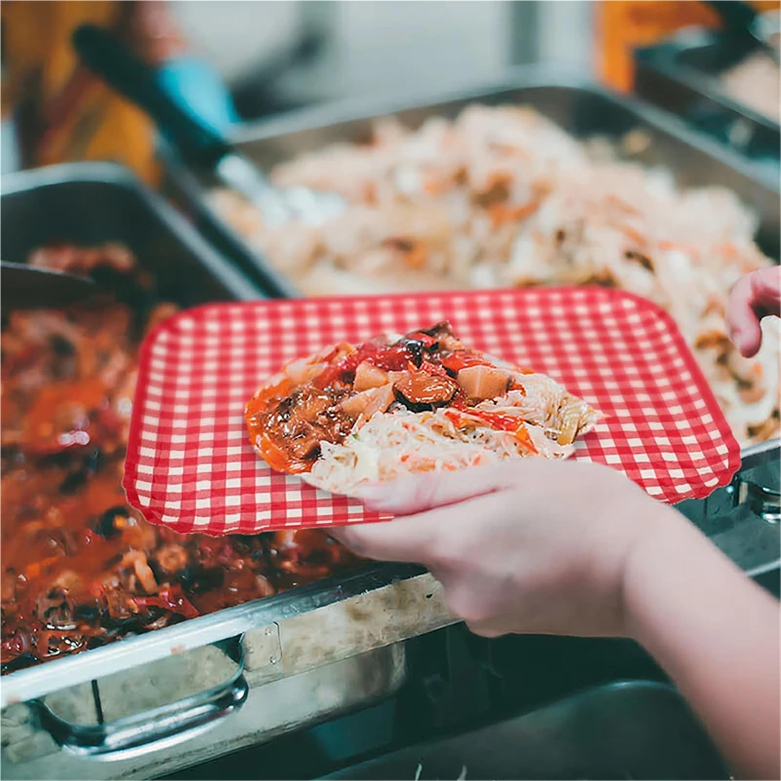 Lot de 12 assiettes jetables en carton épais à carreaux rouges et blancs pour dîner de famille, pique-nique, barbecue, anniversaire et fournitures de fête à carreaux (L)