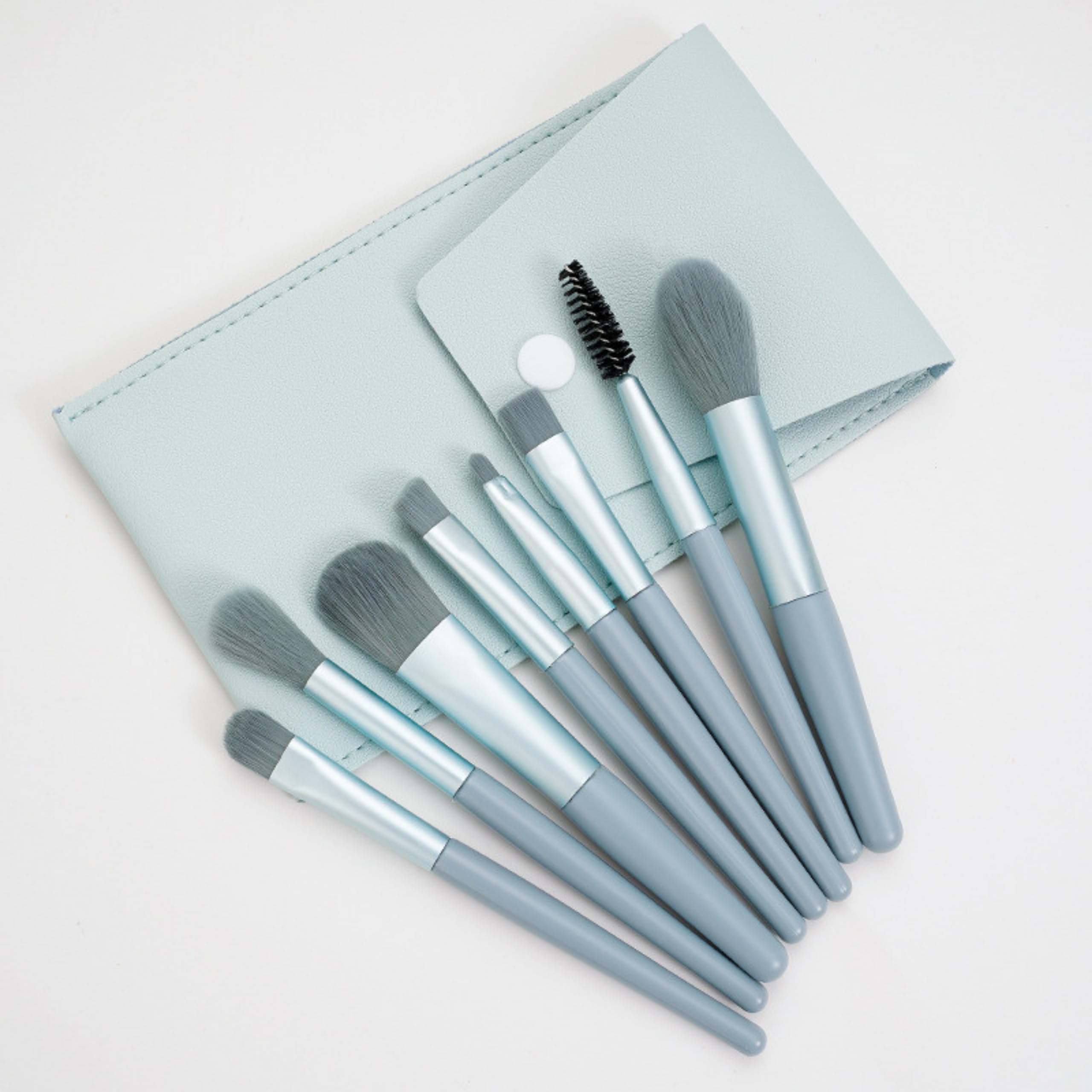 VELVET Set de Brochas de Maquillaje de Viaje - 8 Pinceles Profesionales con Estuche de Cuero, Brochas Sintéticas para Base, Colorete, Sombra de Ojos, Cejas, Rubor, Labios y Rímel (Azul Caribe)