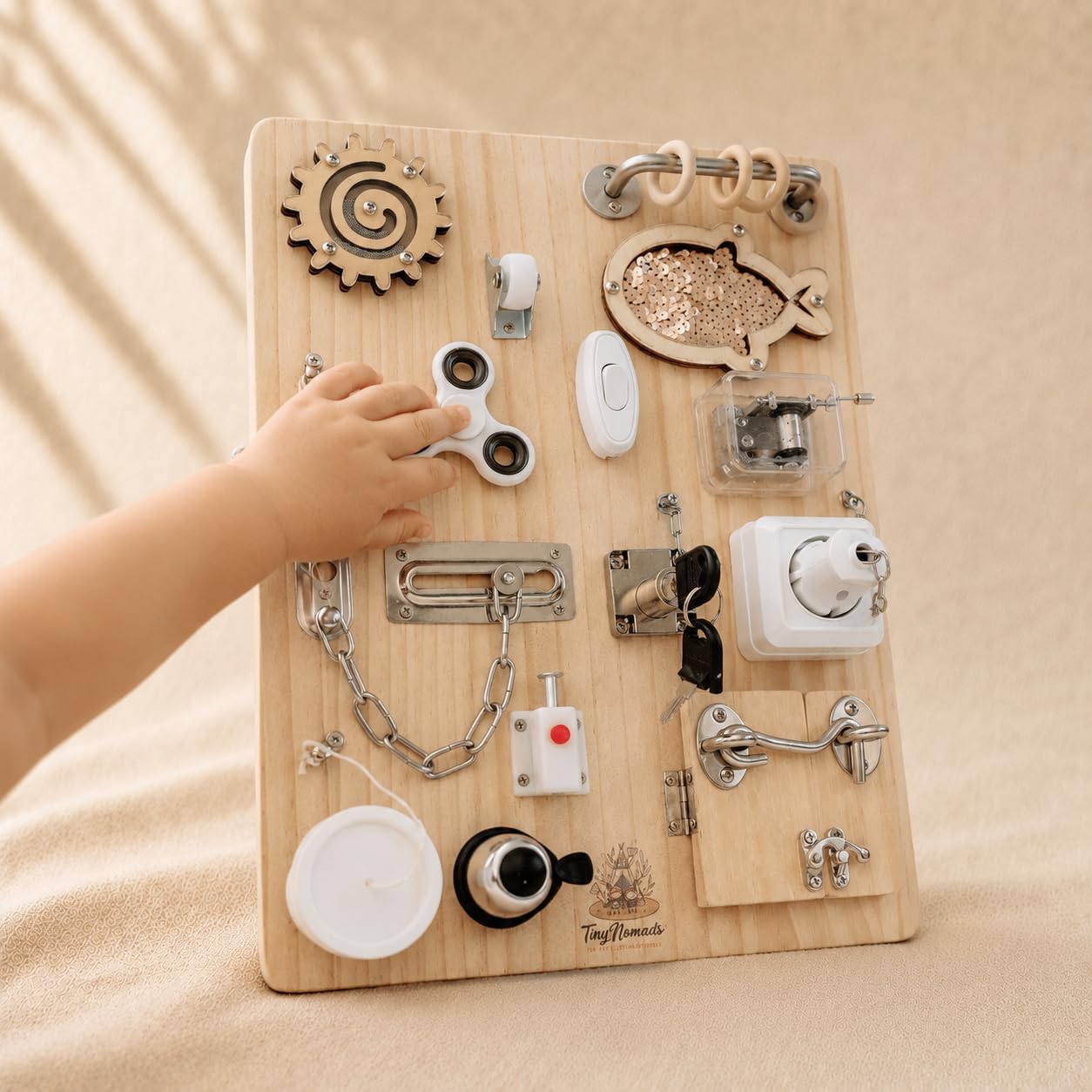 Montessori Busy Board aus Holz | Motorikbrett mit 15 Aktivitäten | Activity Board fur Kleinkind Beschäftigungsbrett Sensorik Lernspielzeug reisespielzeug Aktivitätsbrett