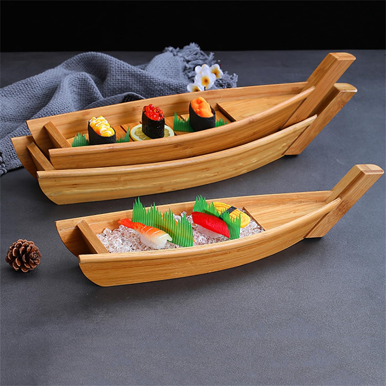 Japoński drewniany talerz sushi w kształcie łódki