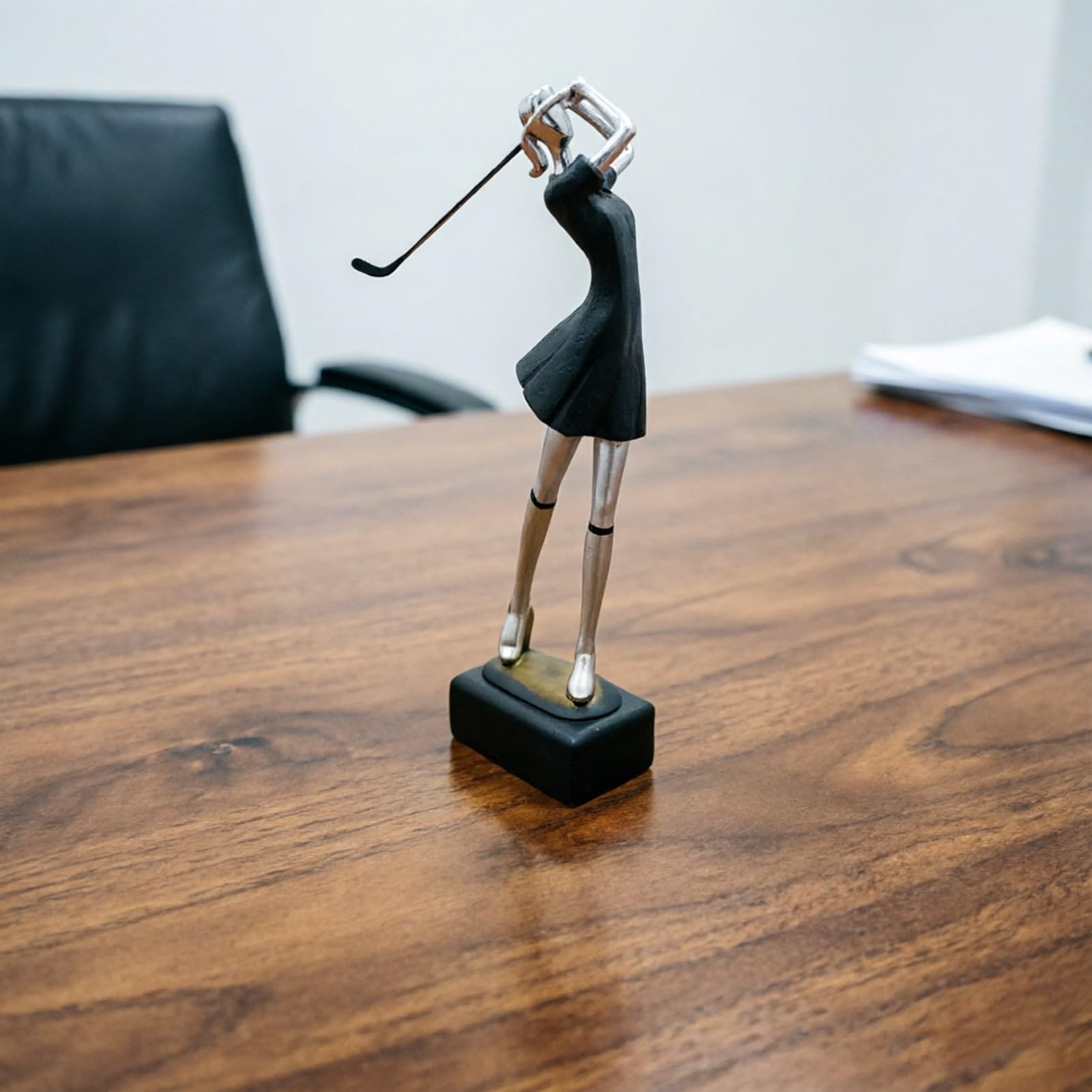 YUZDNM Lady Golfer Statue and Sculpture, Golf Figurine Decor, Creative Modern Ornament for Office Living Room Decoration