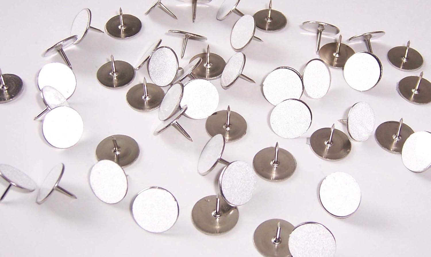 XGX White Reflective Tacks (100 Pack) Trail Marking Tacks, Glow Tacks, Hiking Markers, Trail Marking Reflectors, Mark Trail Reflective Thumb Tacks for Hunting,with Included LED Keychain Light (1)