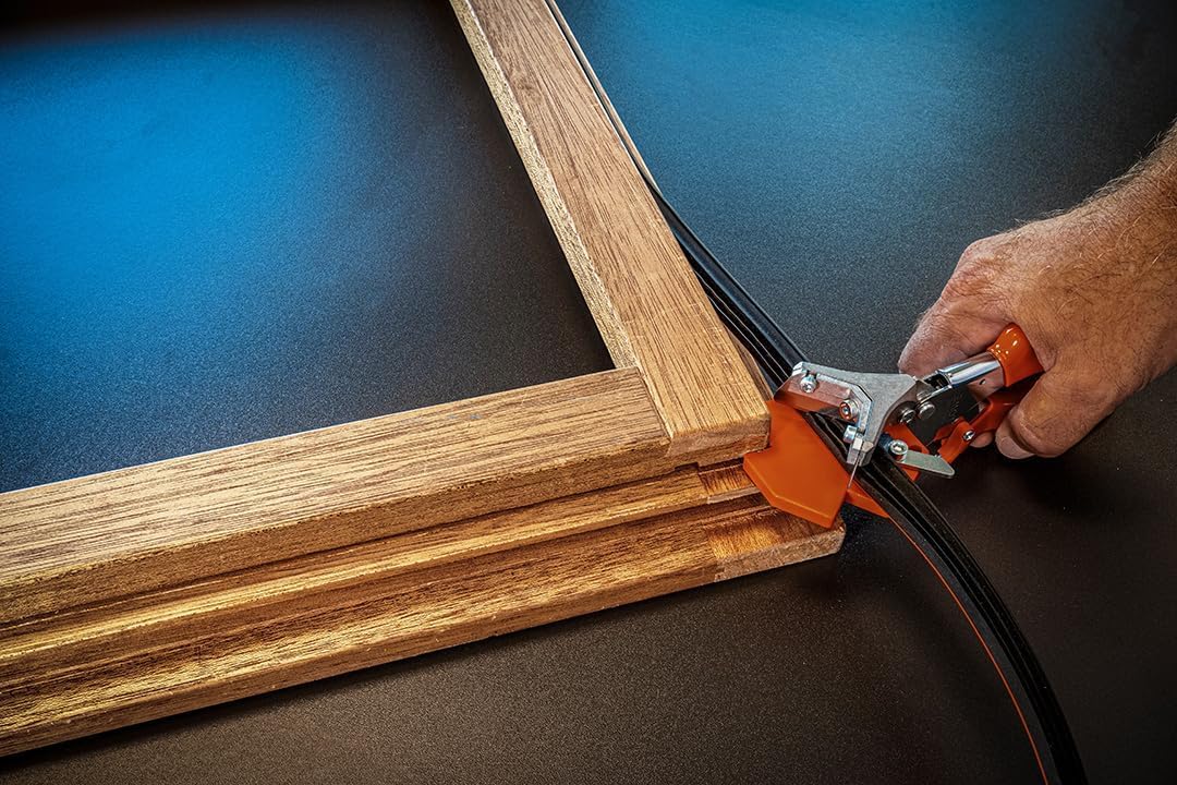 LÖWE® - Forbici per guarnizioni 4.104/V con due angoli di arresto per uso professionale nella costruzione di finestre – Strumento di guarnizione con taglio a V per sganciare profili di guarnizione agli angoli esterni