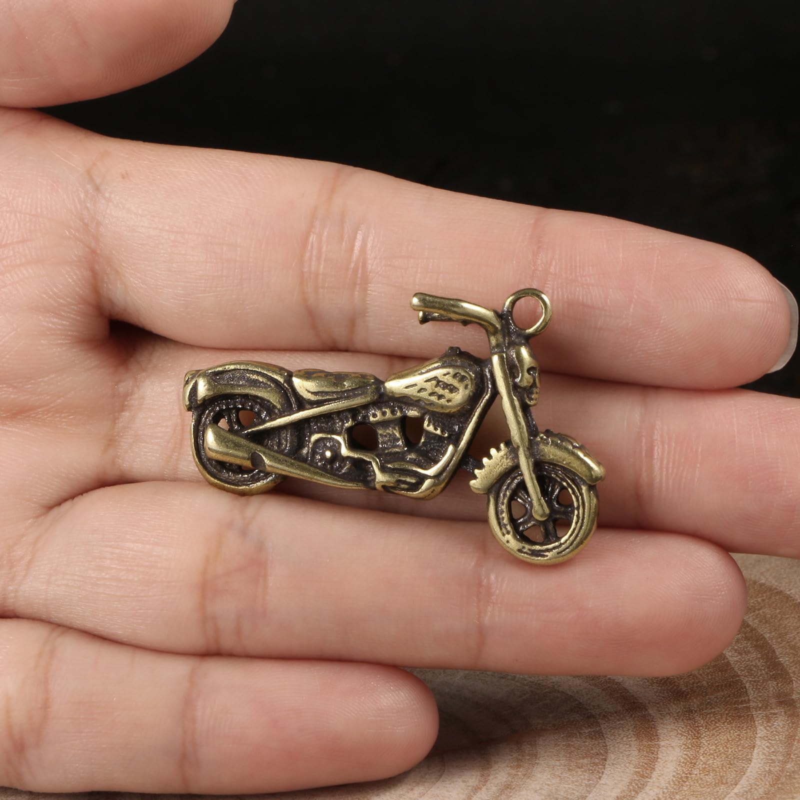YANGPZFC Small Copper Keychain Ornament Brass Statue For Desk Decor, Handcrafted Vintage Sculpture