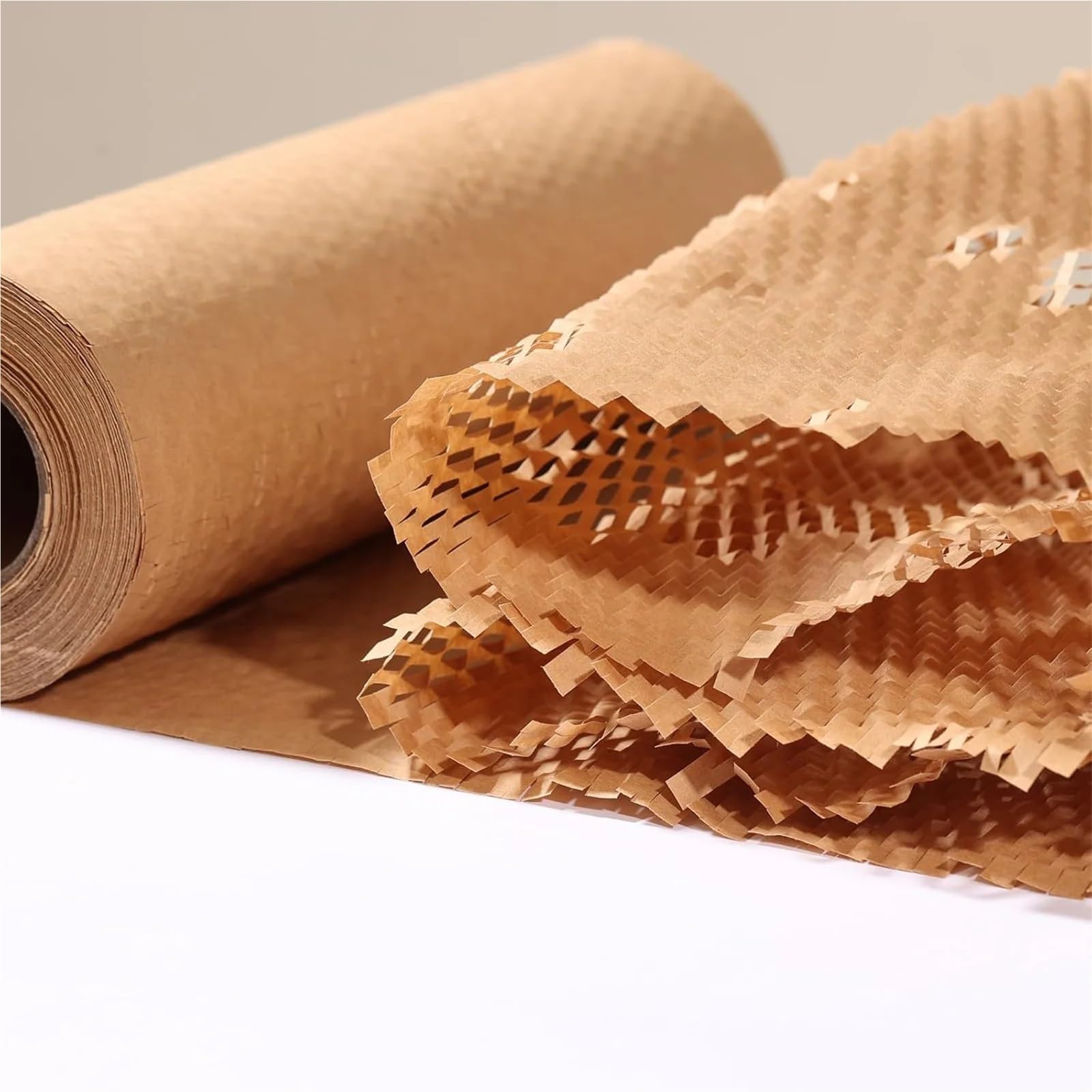 Papierowa rolka do pakowania o strukturze plastra miodu | Brązowy 38 cm x 40 m Do pakowania delikatnych przedmiotów: Folia amortyzująca o strukturze plastra miodu