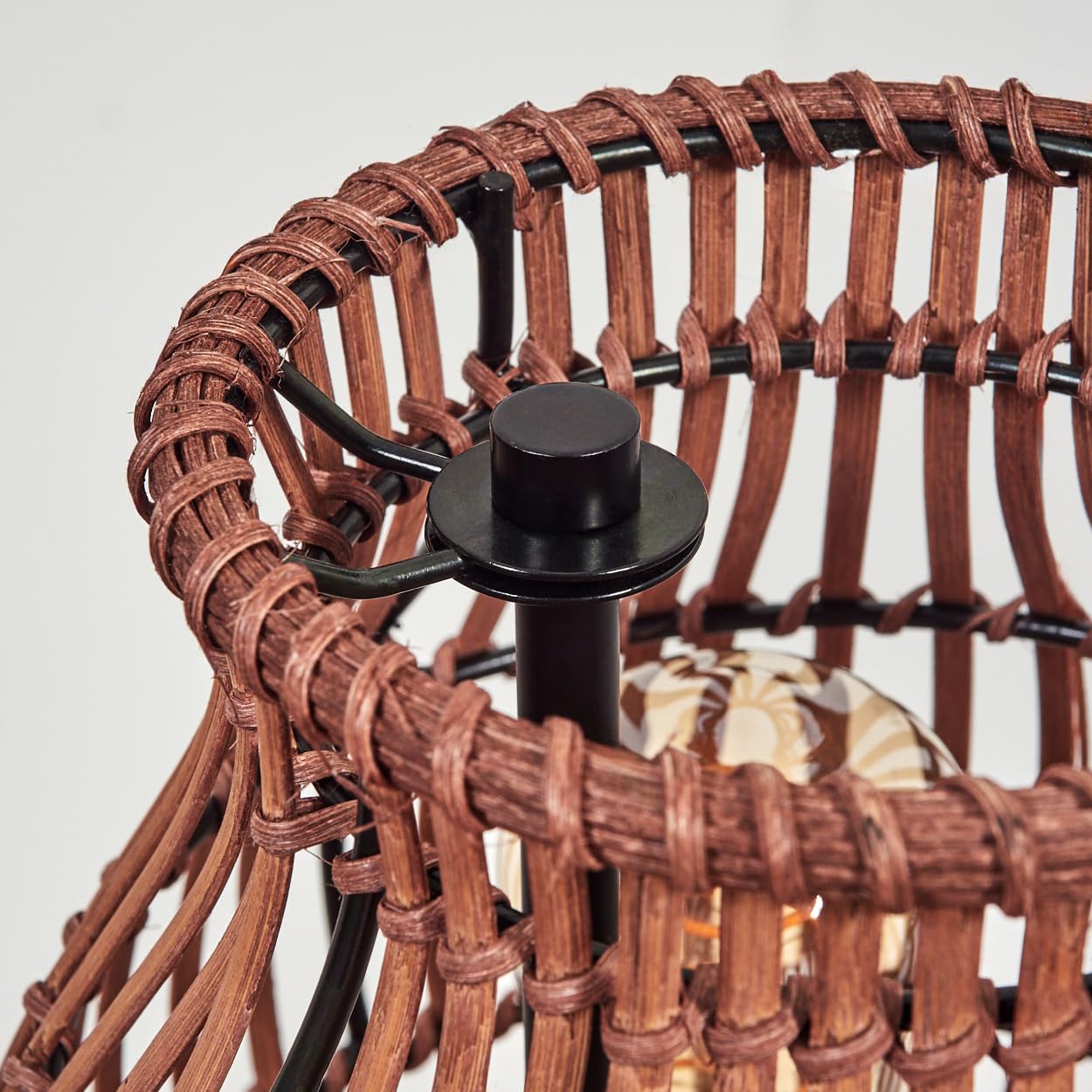 HOFSTEIN Stehleuchte Cardeira, Stehlampe im skandinavischen Design, Boho-Style mit Schirm aus Rattan in Natur, mit Lichteffekt, E27, Höhe 110cm, Fußschalter - Wohnzimmer, Schlafzimmer, Esszimmer, Flur