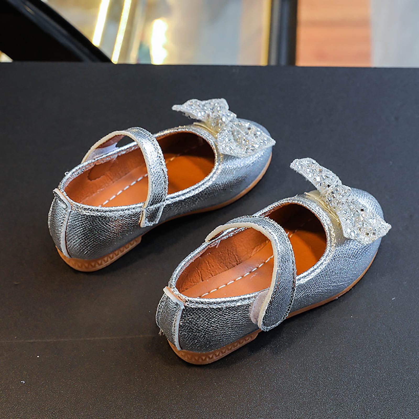 Chaussures Habillées Argentées Pour Fille Taille 5.5 US - Occasion, Marque Bella Luna, Style Soirée