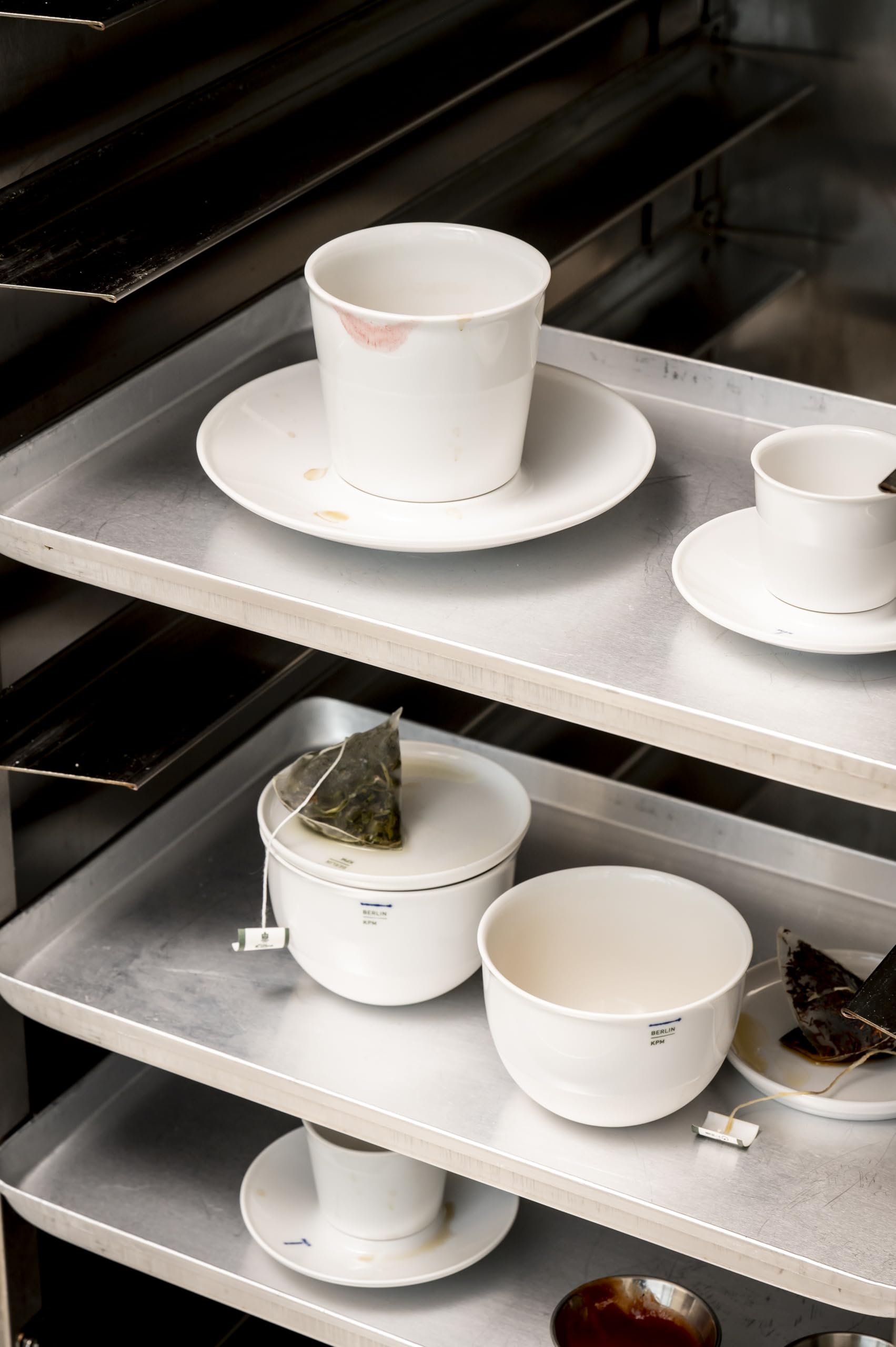 KPM Berlin kubek samolotowy, porcelana, filiżanka do espresso, filiżanka do kawy ze spodkiem, Marguerite Friedlaender ręcznie robiona, biała w pudełku prezentowym
