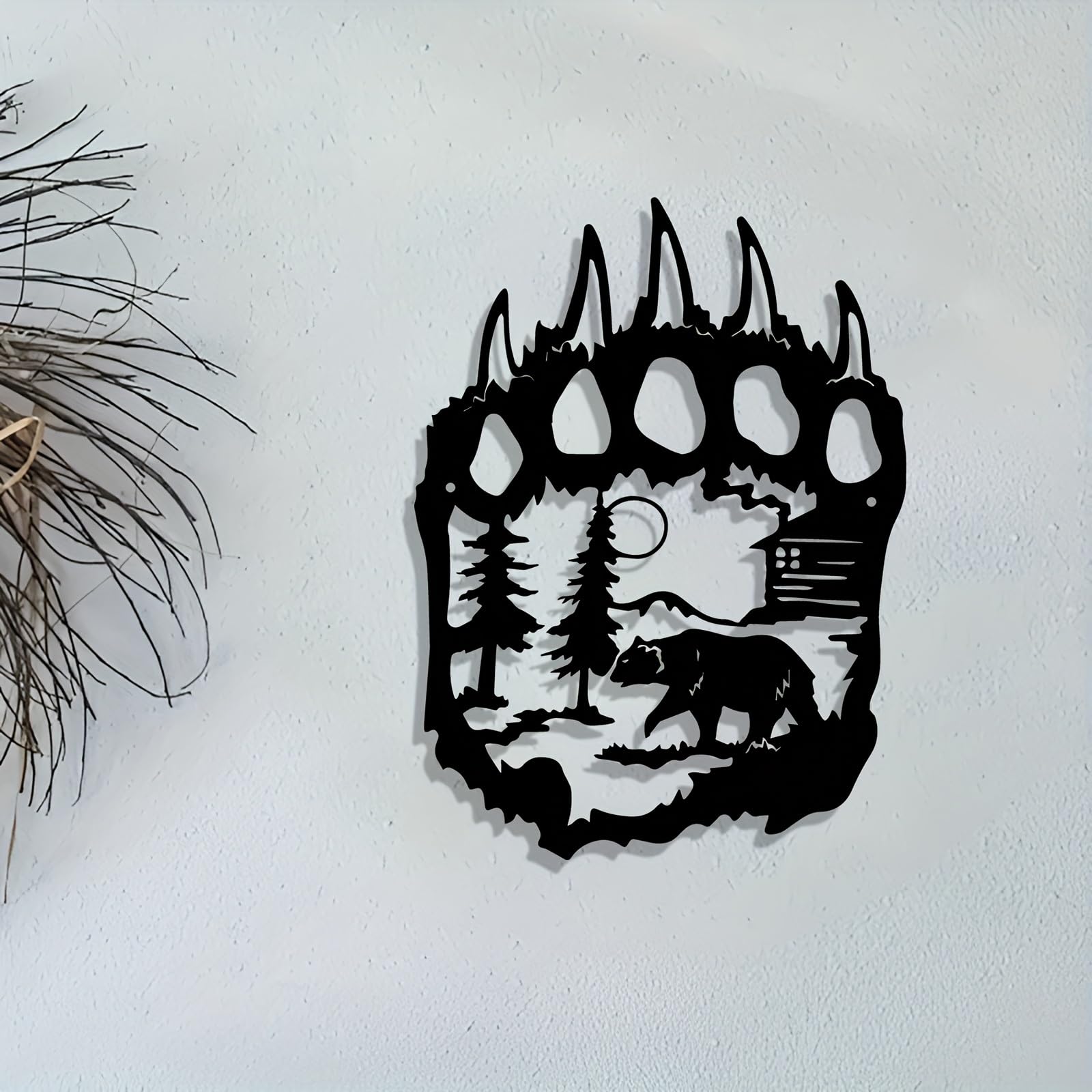 Decoración de pared abstracta contemporánea de metal con diseño de oso y huella: escena rústica de bosque con cabaña de pinos para interiores y exteriores, ideal para inauguración de casa, bodas