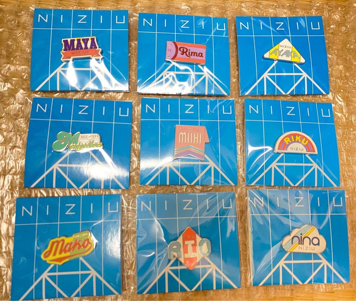 Amazon | NiziU ピンバッチ ピンズ ピンバッジ コンプリート 運動会 9