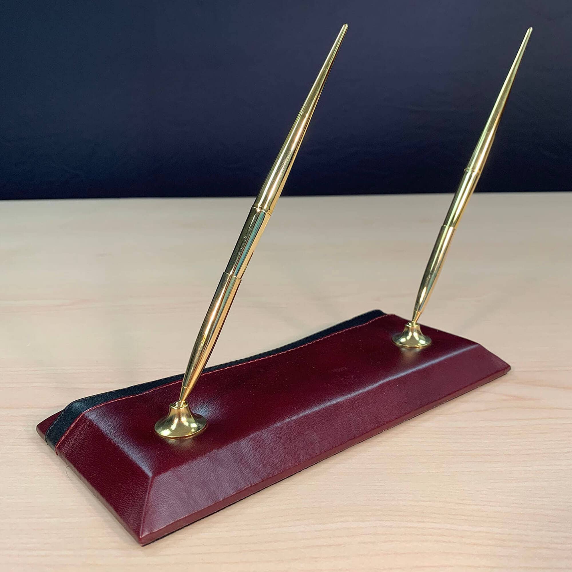 Dacasso 8-teiliges Schreibtischzubehör-Set aus Leder mit schwarzem Rand, Schreibunterlage, Unterlage und Schreibtisch-Organisations-Essentials – Executive Decor und Oberflächenschutz