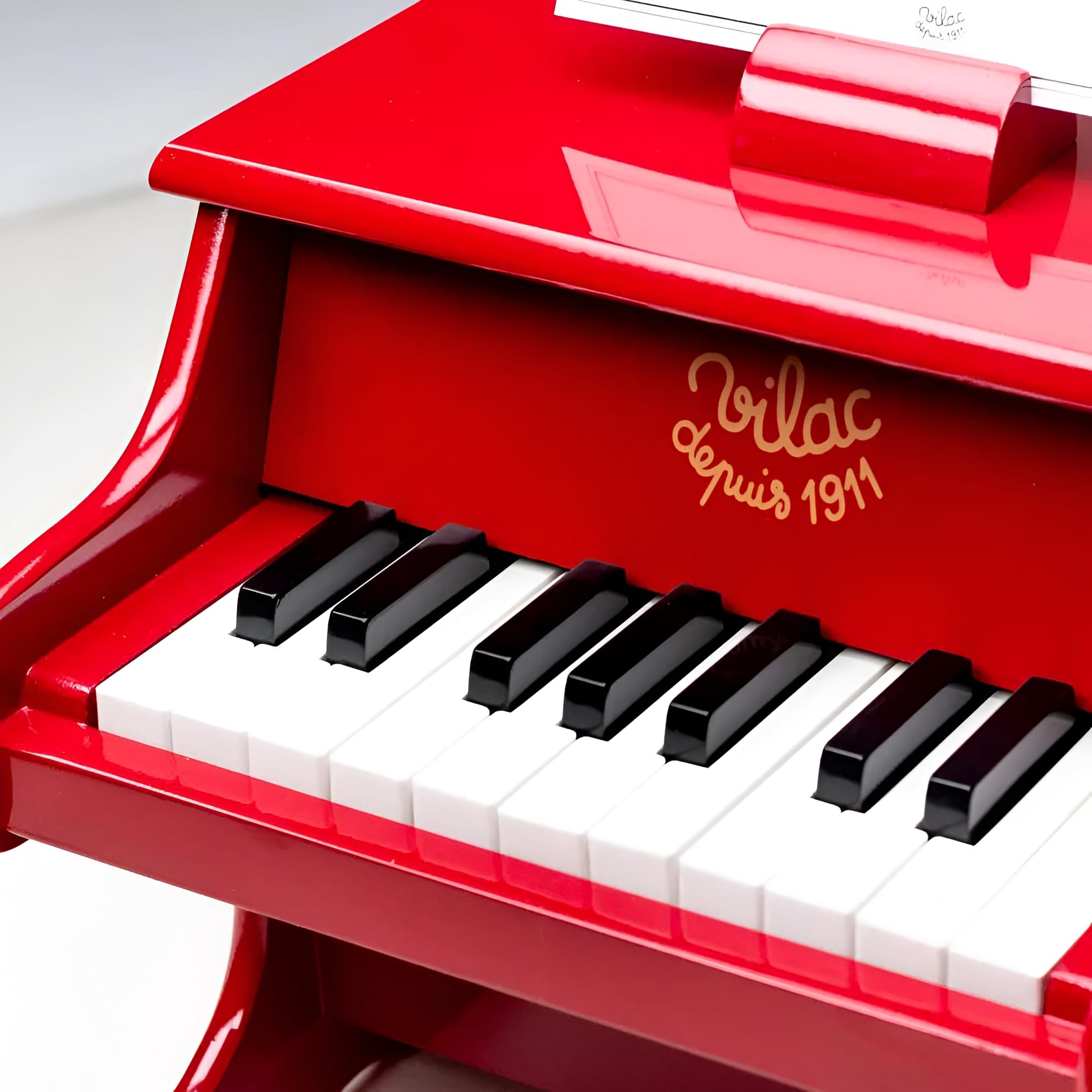 Vilac Vintage Holz 18 Tasten Klavier mit Partituren, Musikspielzeug Instrument für Kinder, Lackierung, Keine Batterien erforderlich, vormontiert, verbessert die Kreativität, ab 3 Jahren, Rot