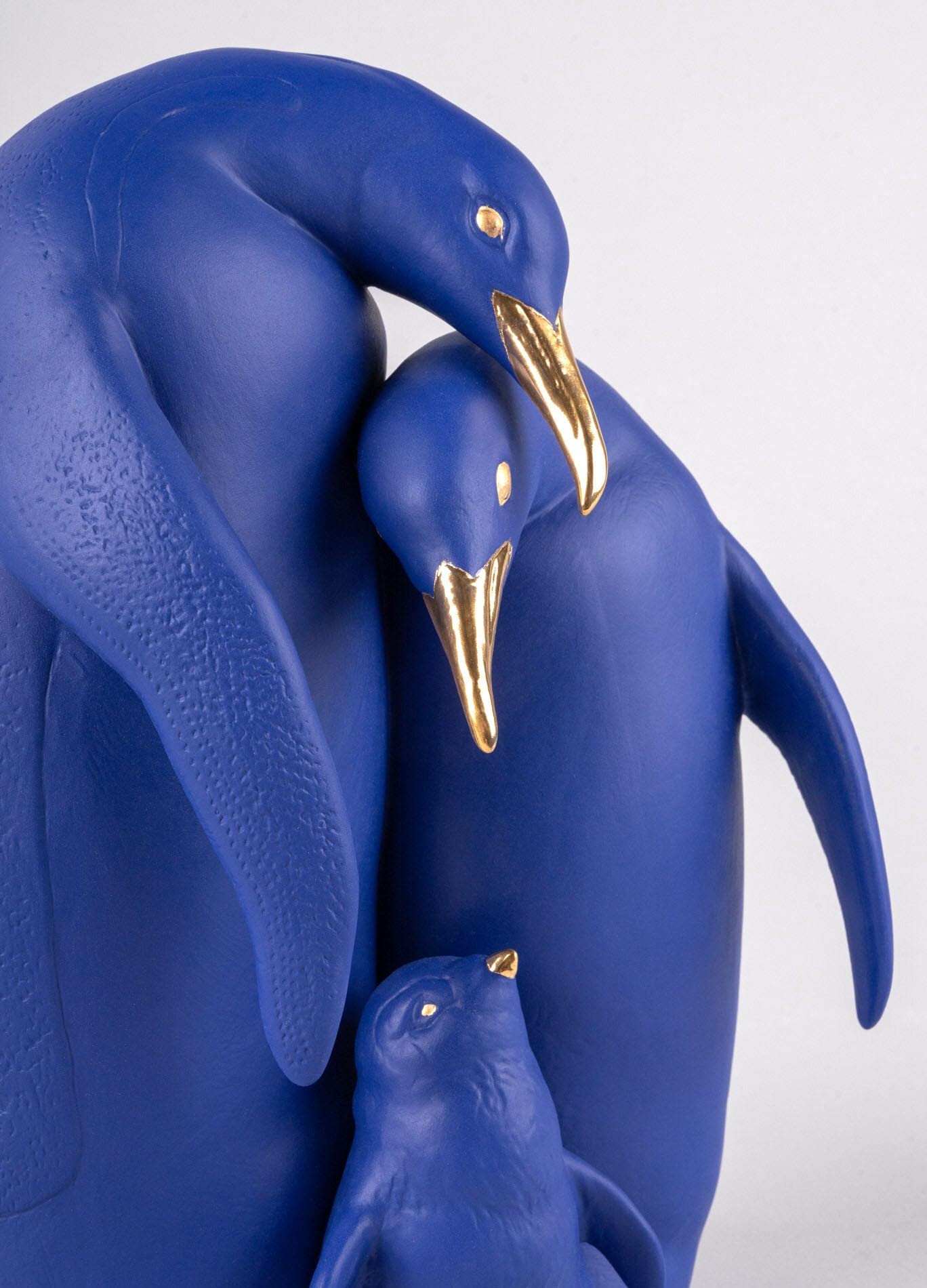 【絶版 】LLADRO ペンギンの愛　親子 “ Penguin love ” Amazon.com: LLADRÓ Penguin Family Sculpture. Limited Edition. Blue
