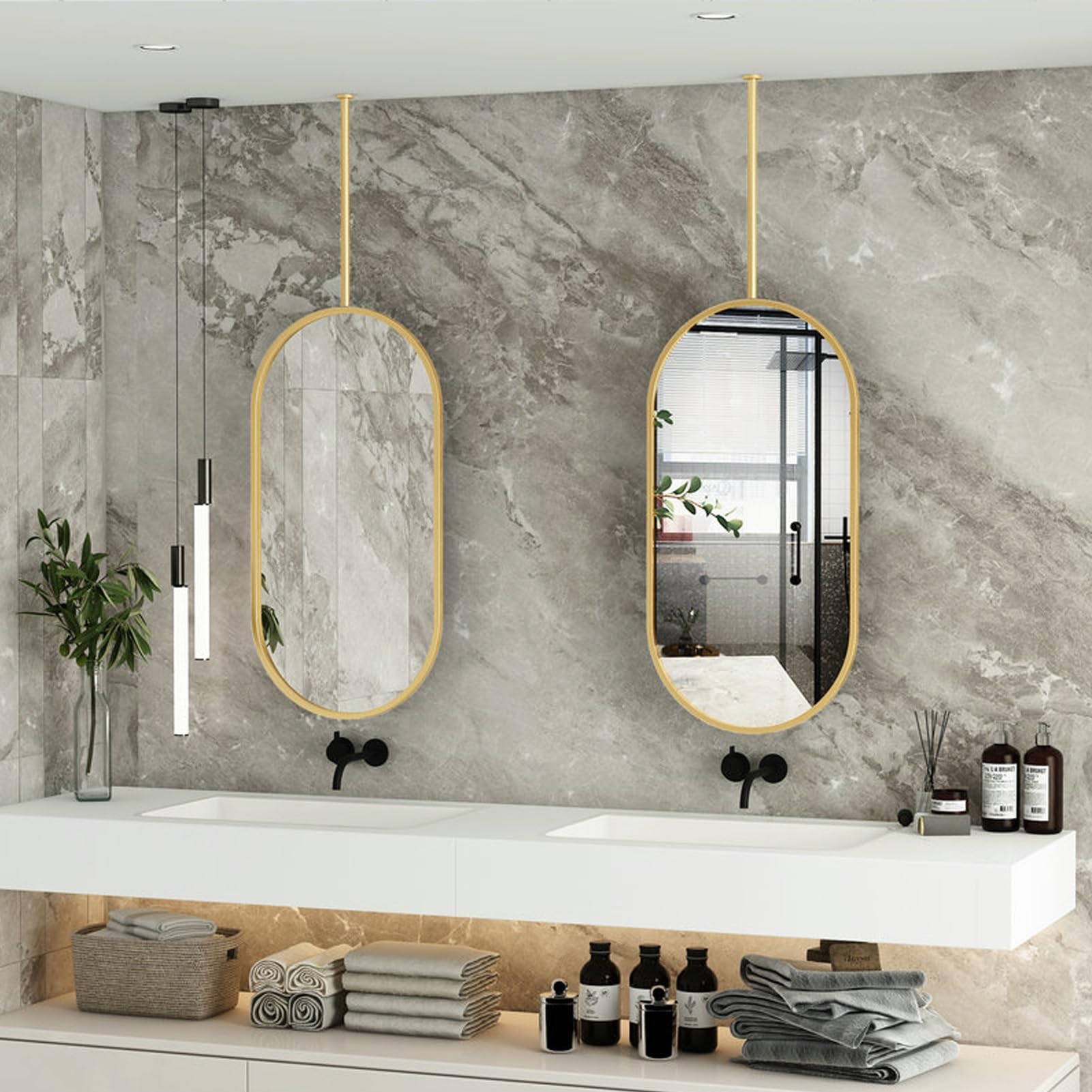 Grand miroir mural doré de courtoisie et cadre en métal chic