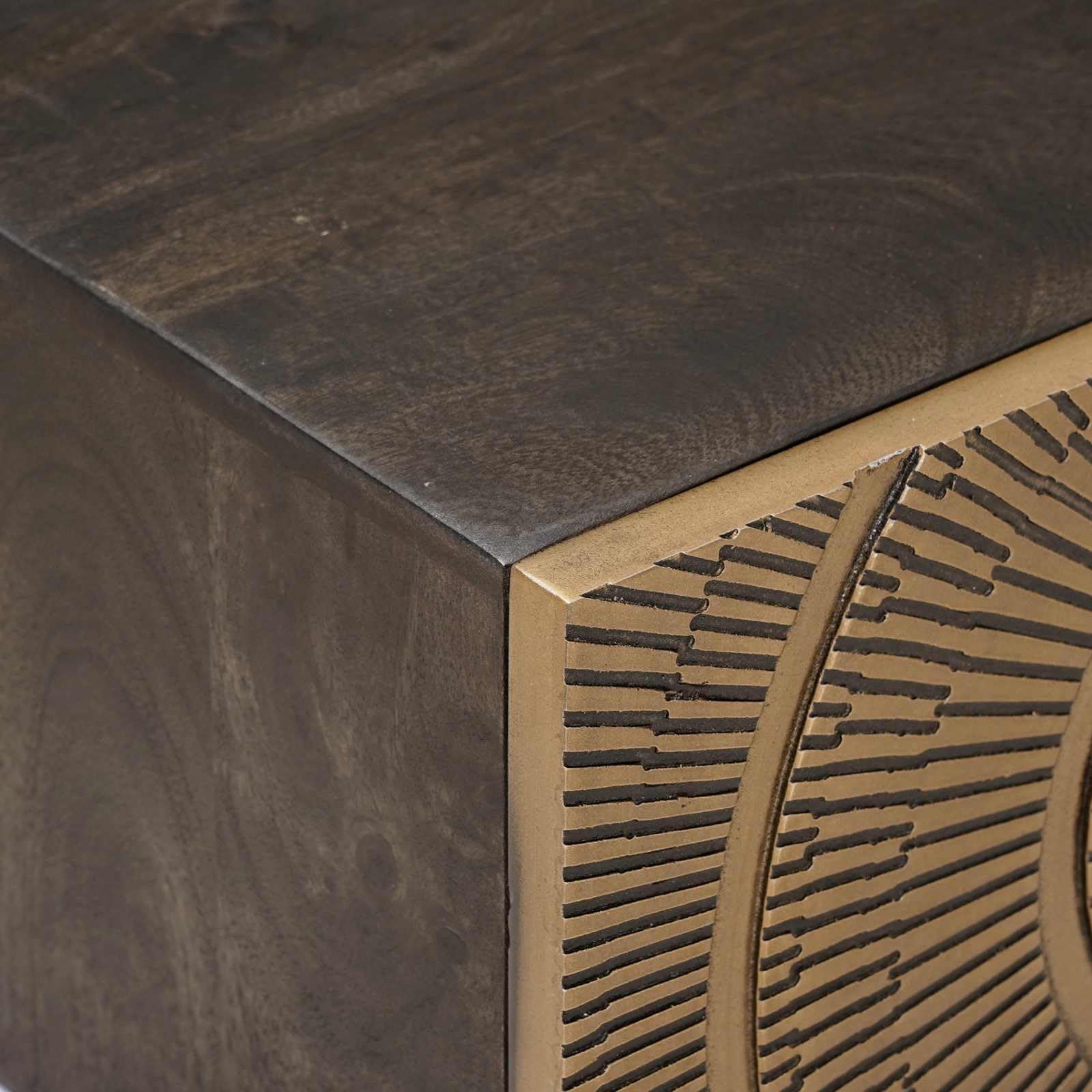 Mesita de noche hecha a mano de madera maciza de mango con cajón decorativo y tallado artístico, diseño de ahorro de espacio para dormitorio, incluye instrucciones de montaje (idioma español