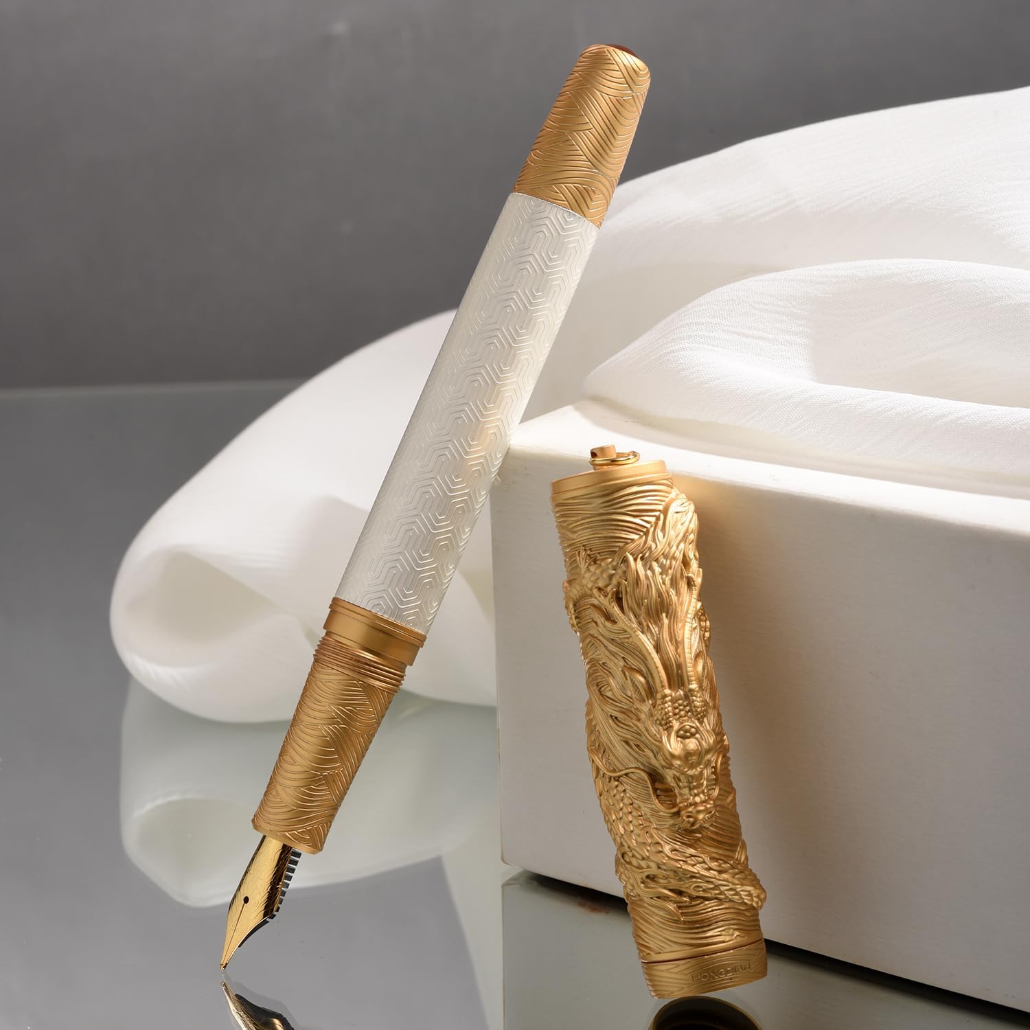HONG DIAN A24 Fountain Pen Fine Nib, Snow White & Golden Dragon Stereoscopic Carving Cap Design